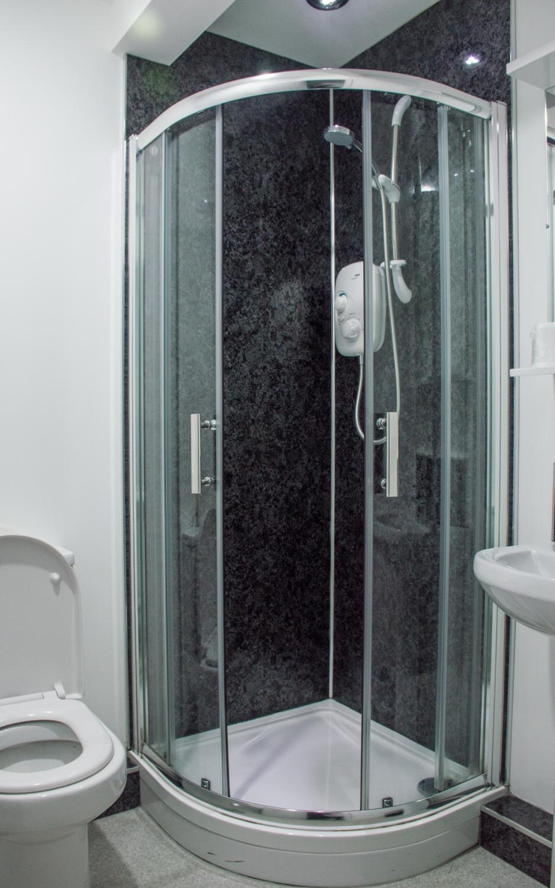 Double or Twin Room with Lake View - Photo 8