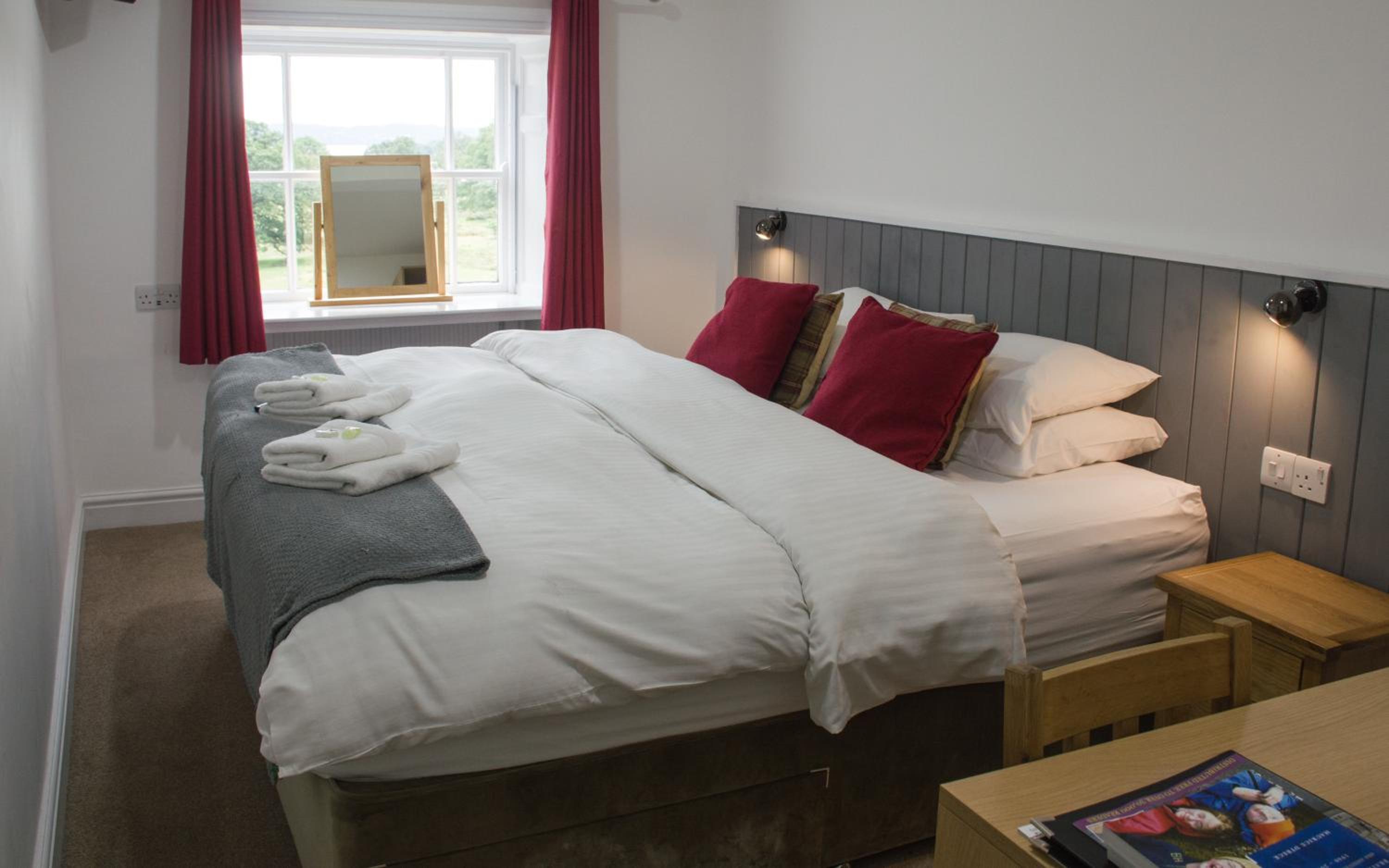 Double or Twin Room with Lake View - Photo 2
