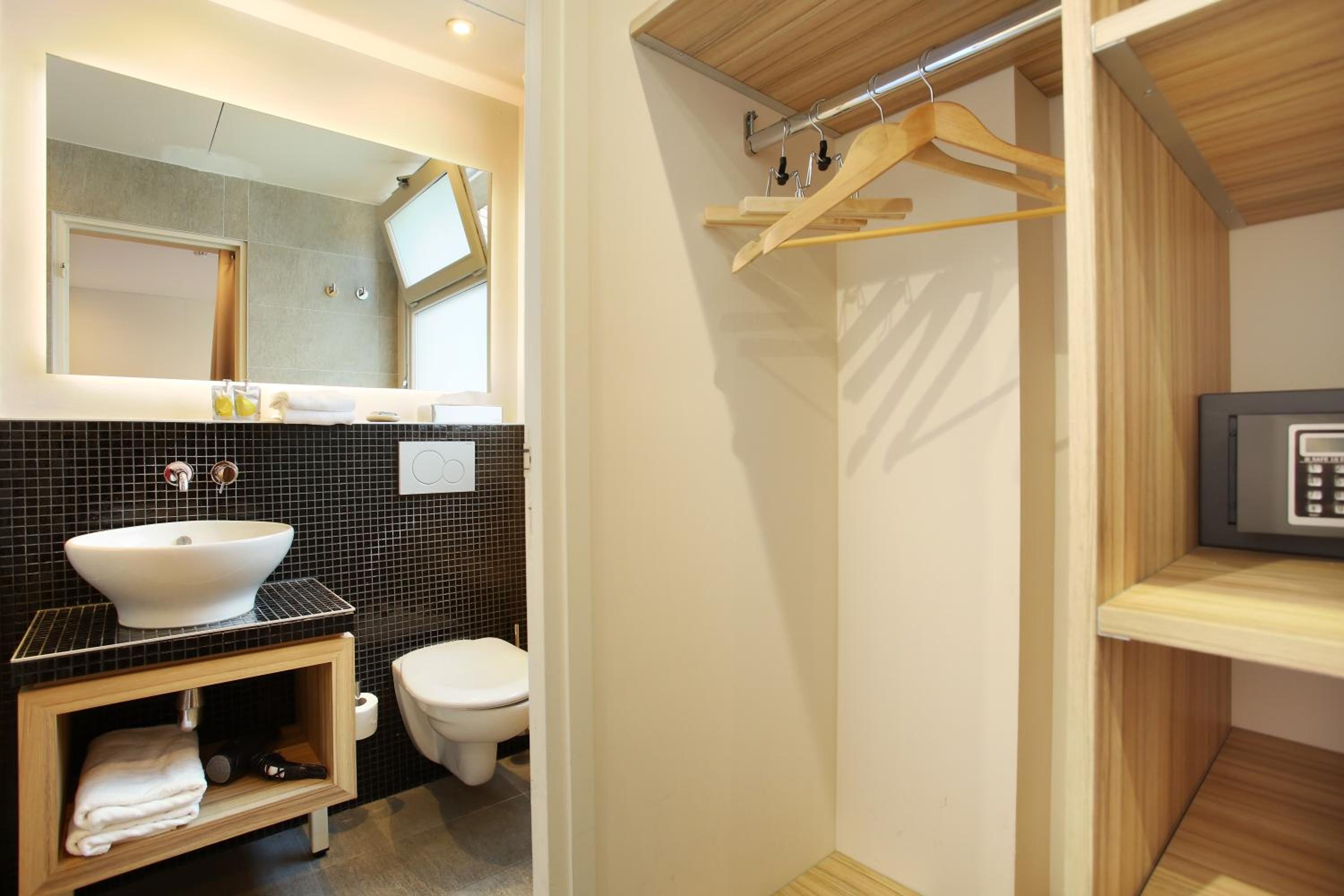 Deluxe Double or Twin Room photo 2