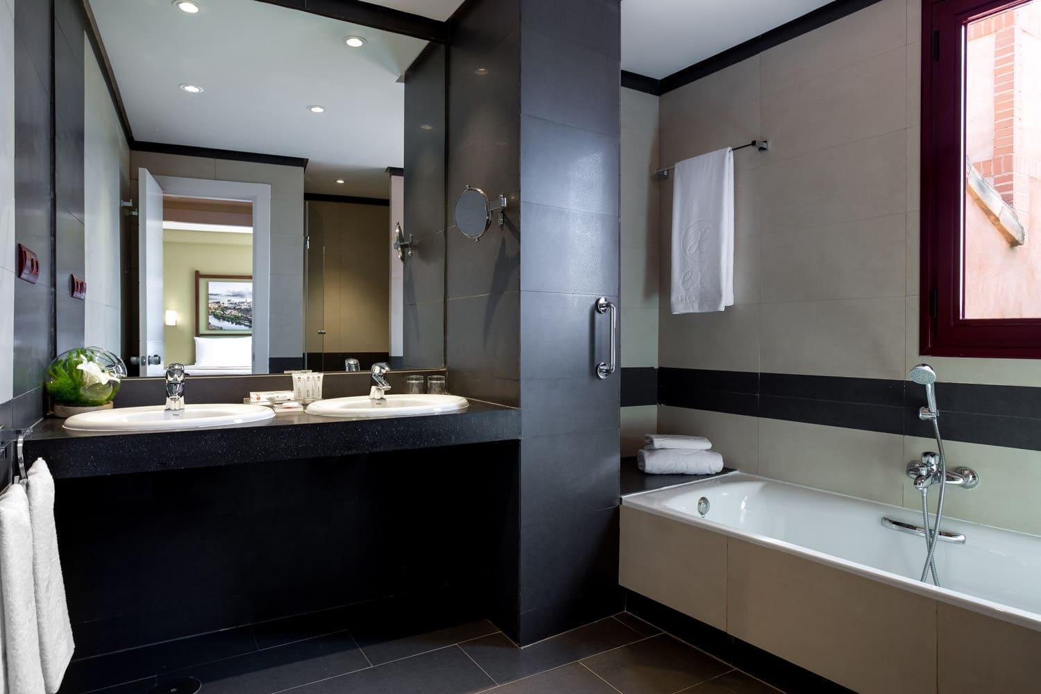 Double or Twin Room - Photo 3