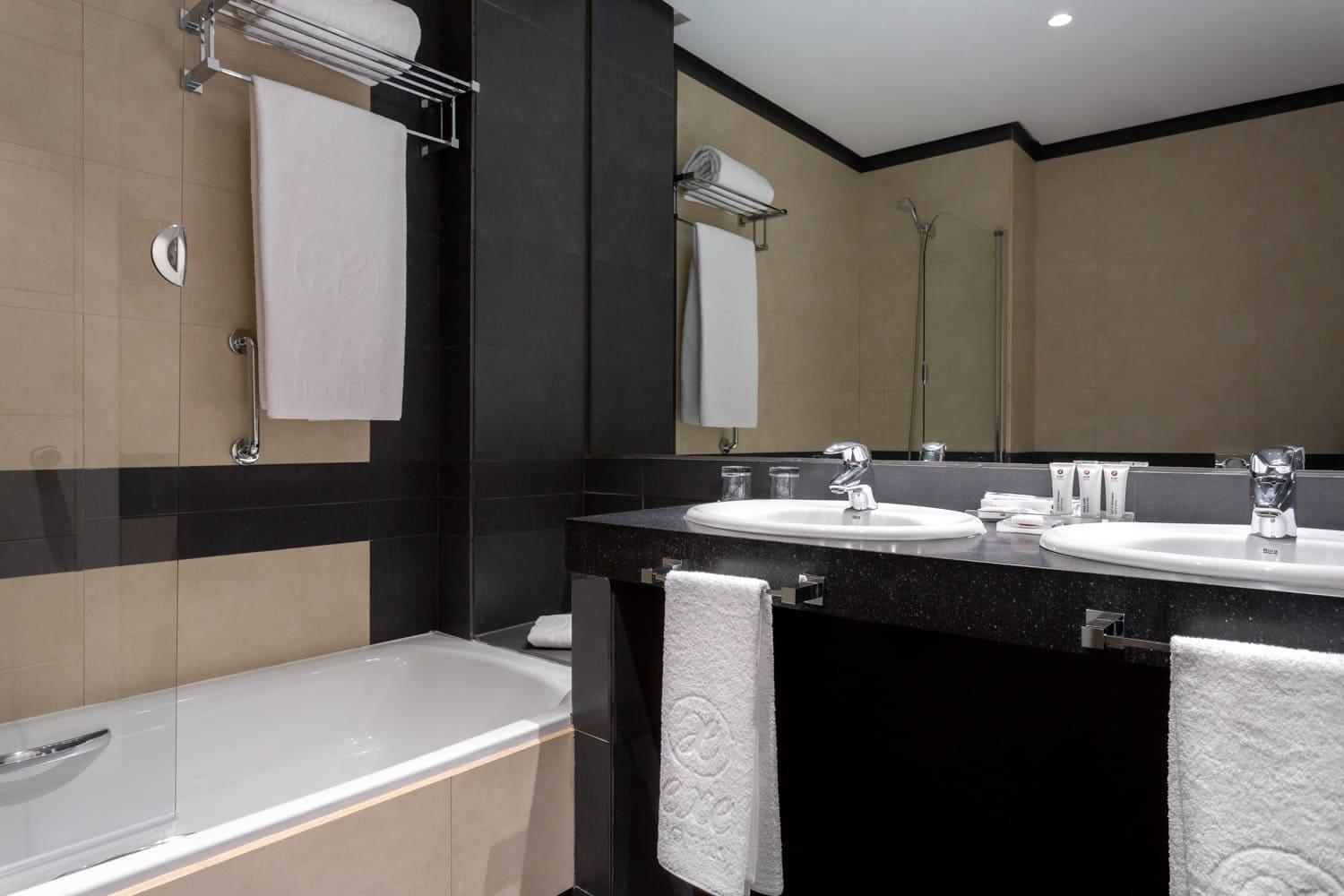 Double or Twin Room - Photo 6