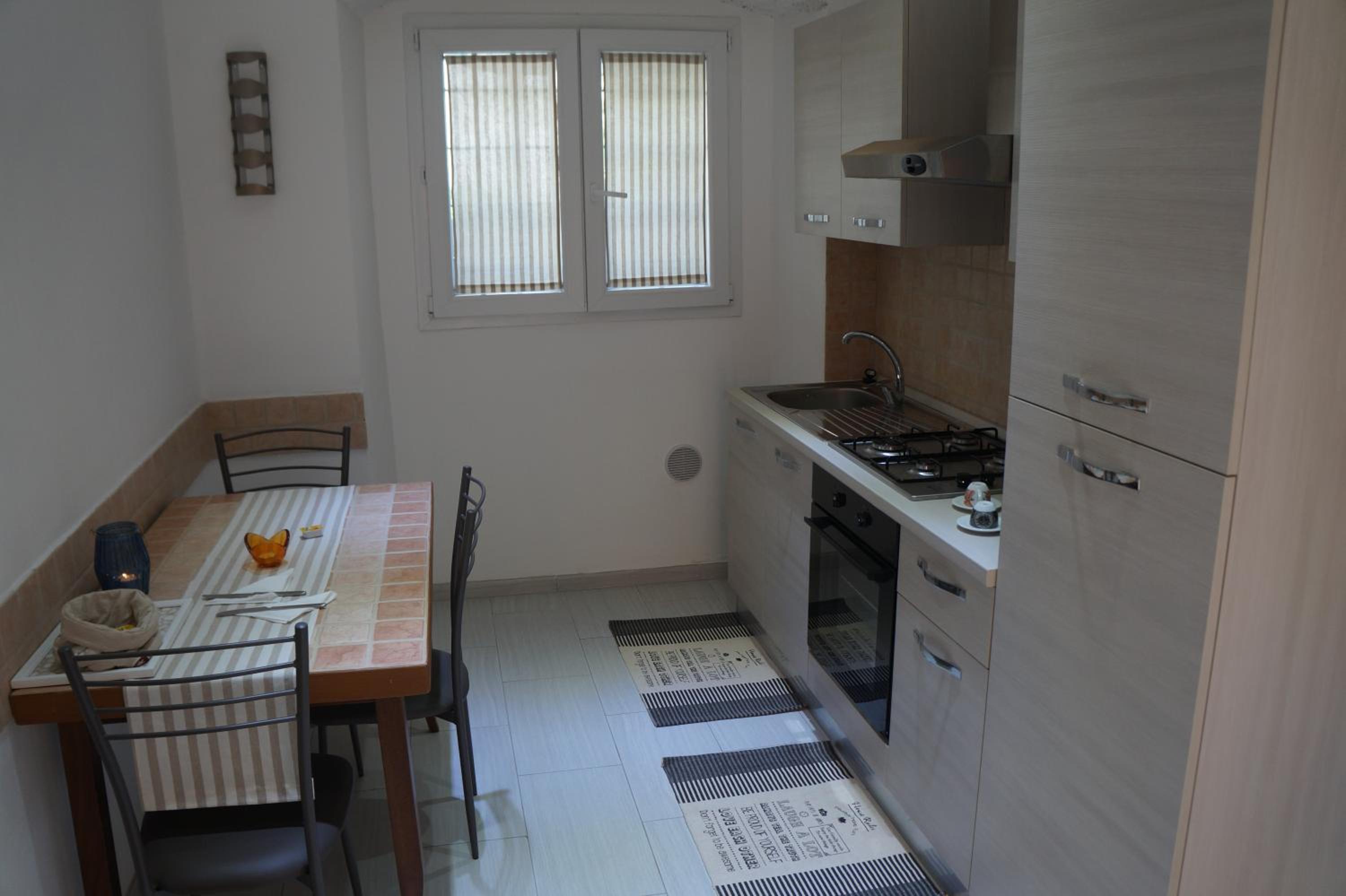 Double Room with Private Bathroom - Photo 8