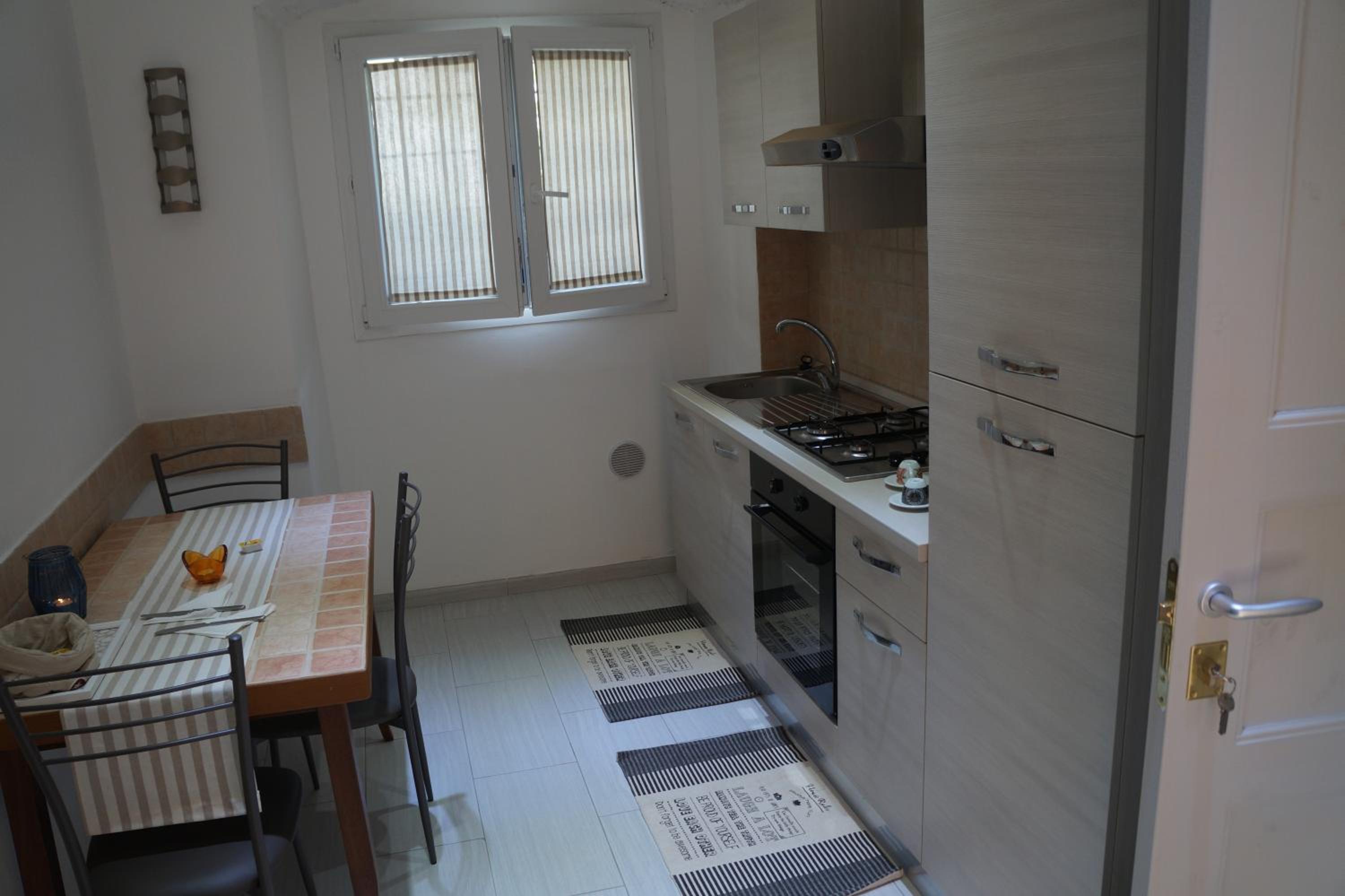 Double Room with Private Bathroom - Photo 6