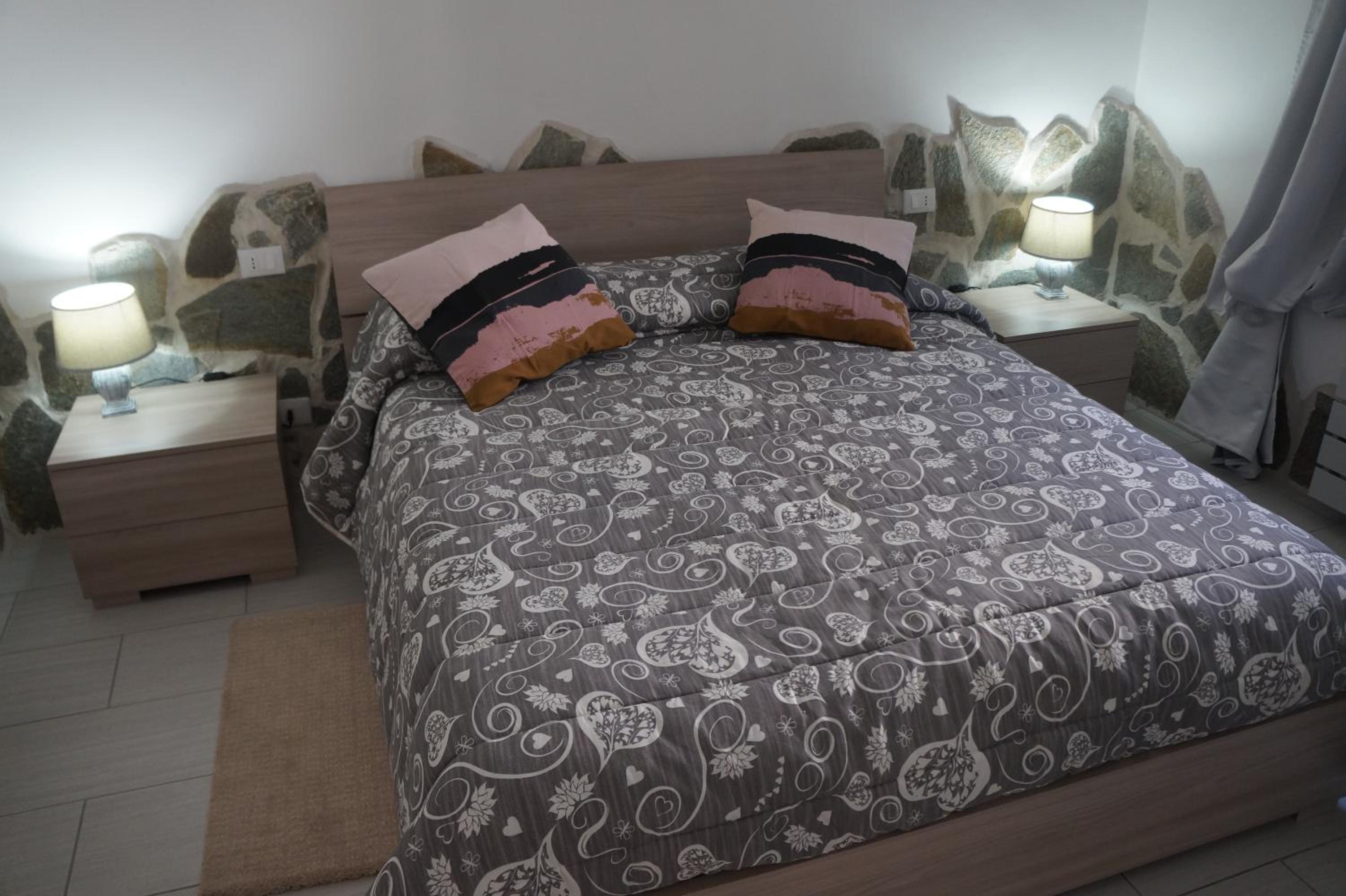 Double Room with Private Bathroom - Photo 16