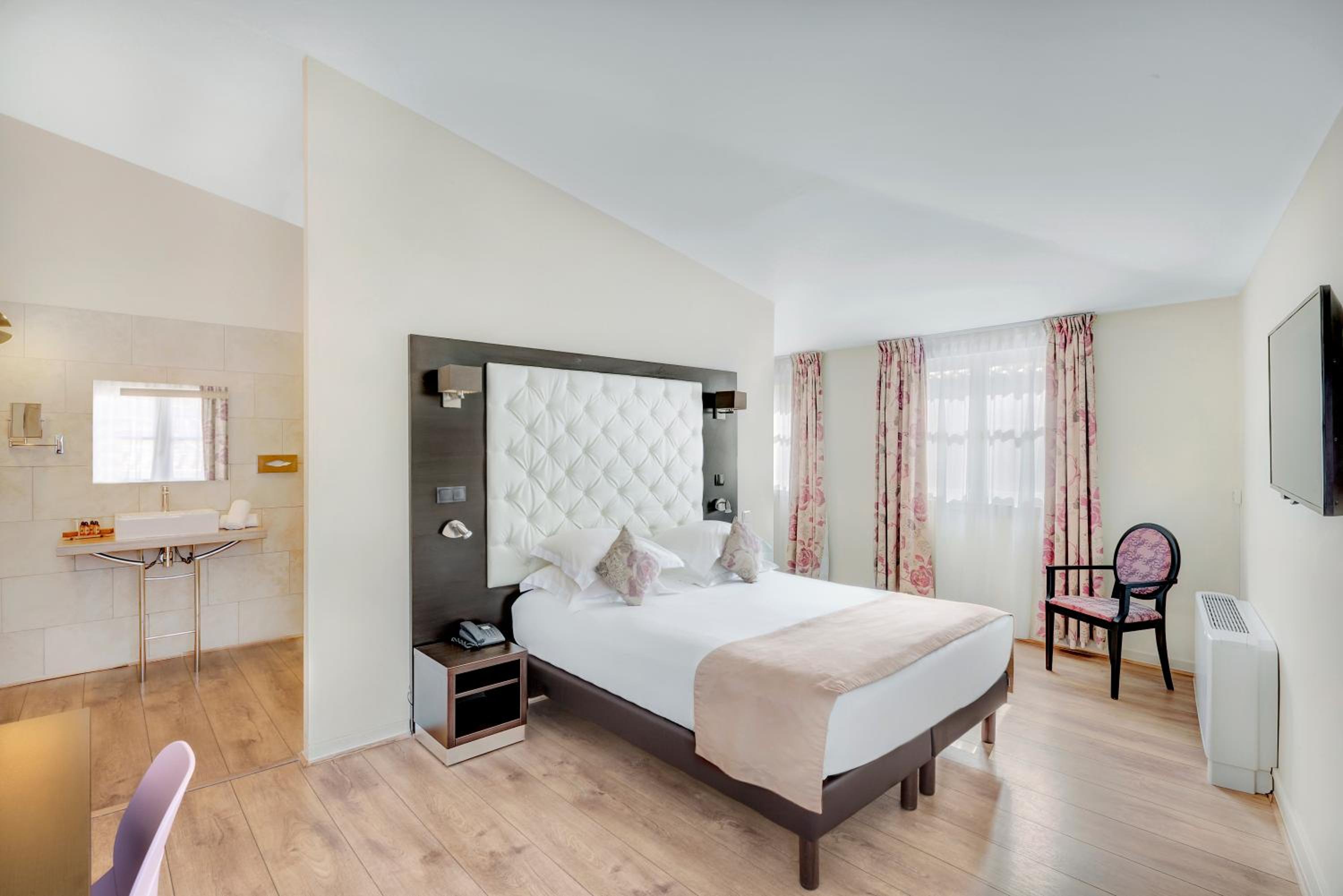Privilege Queen Room