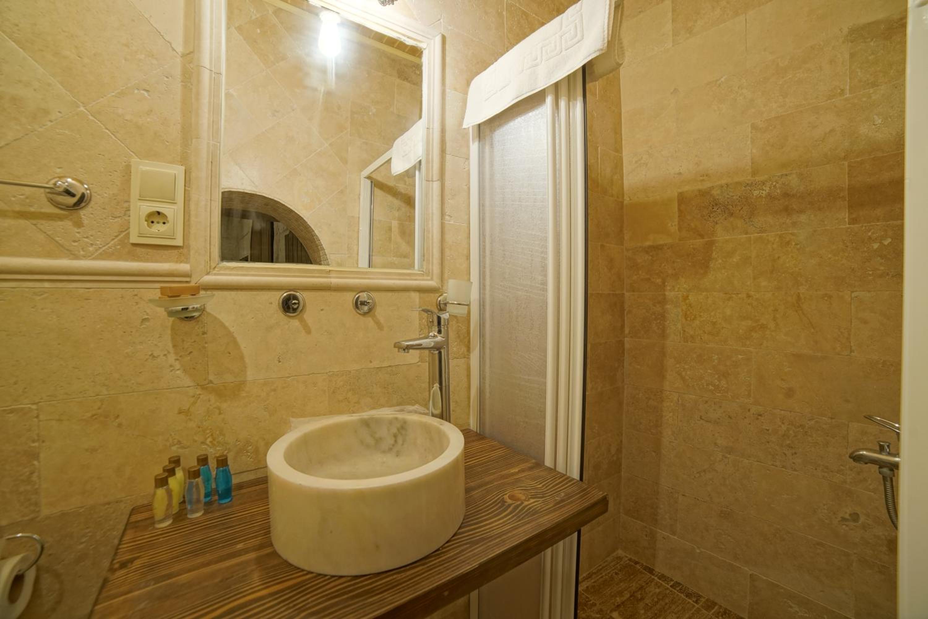 Standard Twin Room - Photo 7