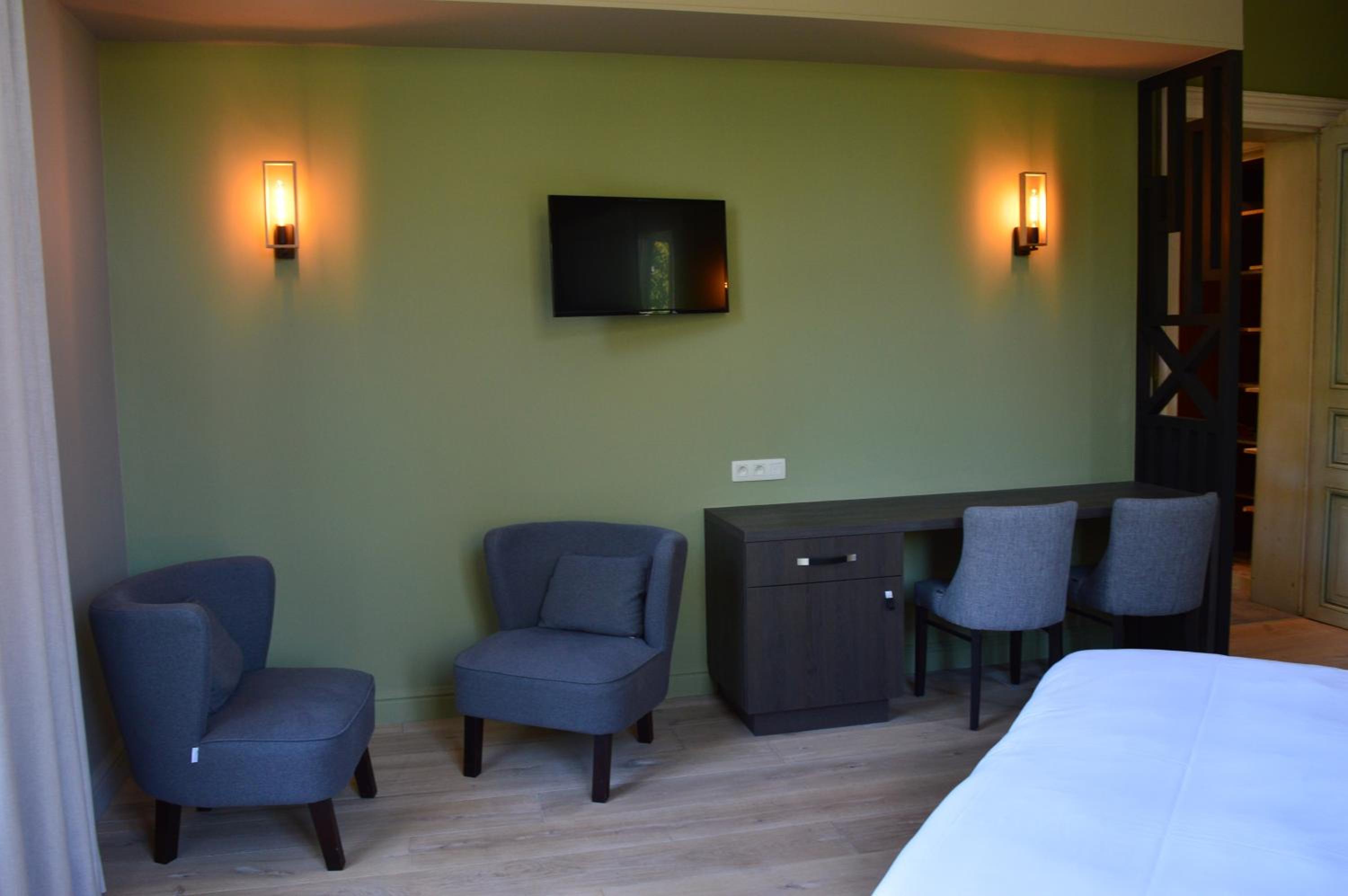 Deluxe Queen Room - Photo 2