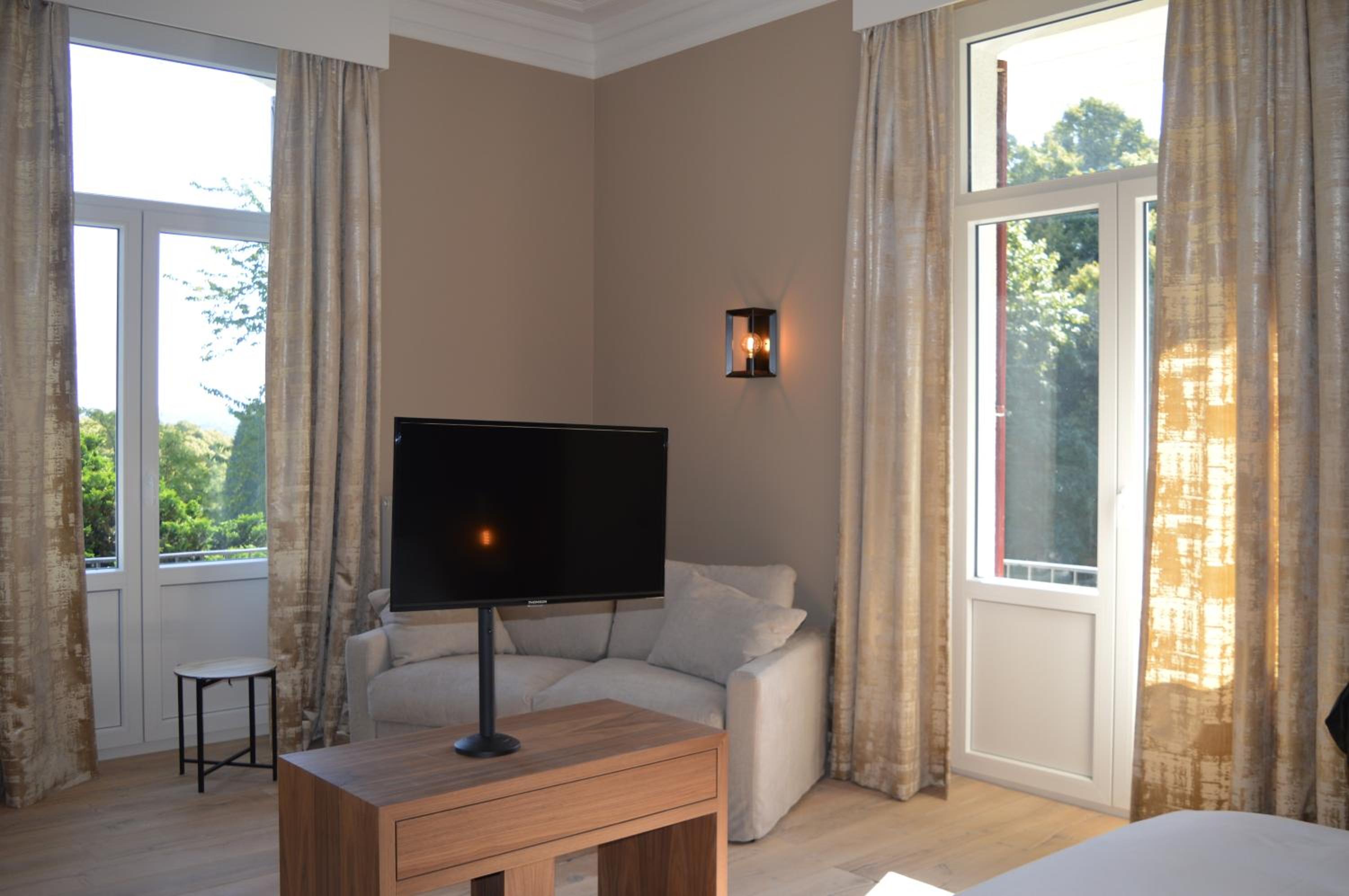 Double or Twin Room with Garden View - Photo 4
