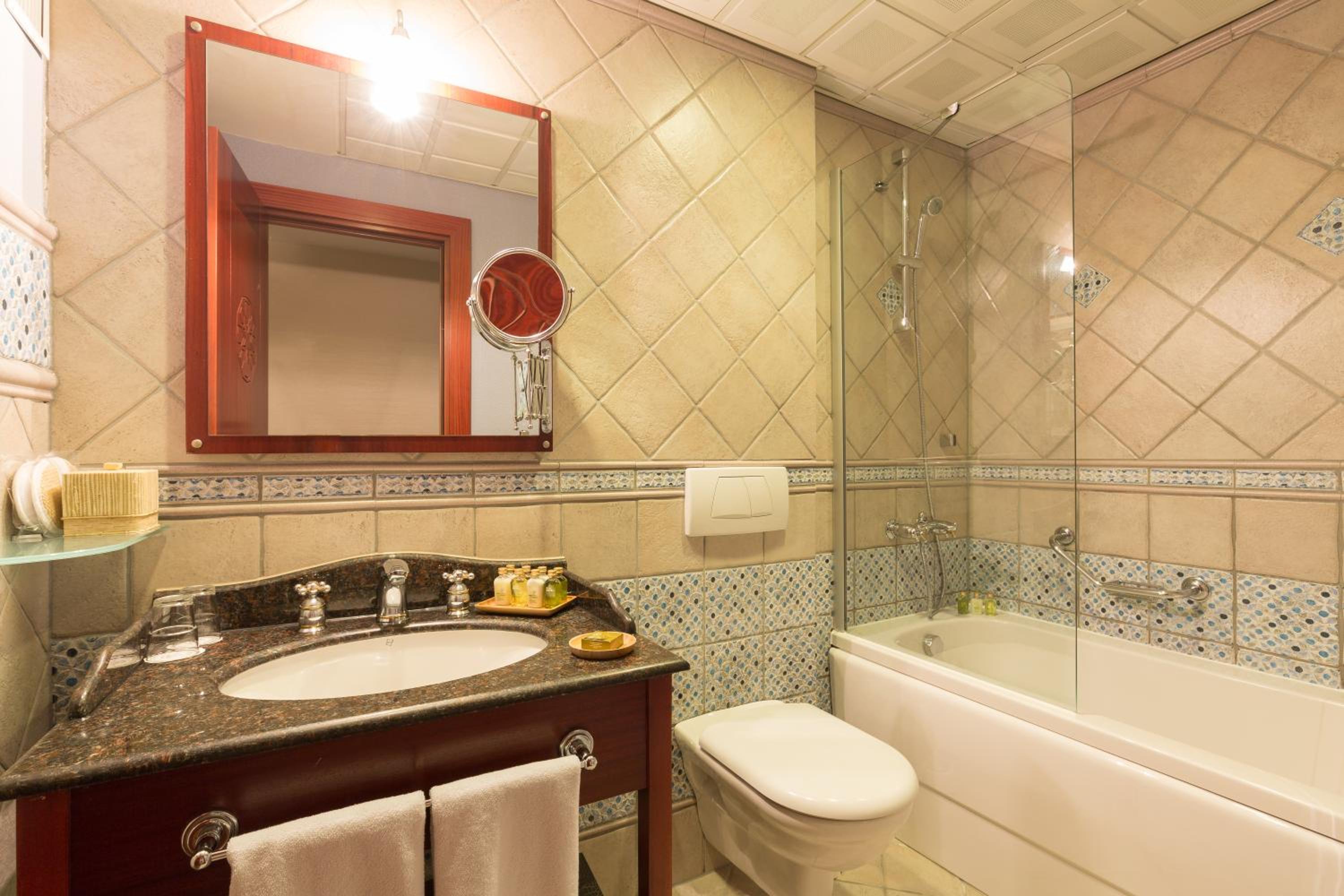 Twin Room - Disability Access photo 3