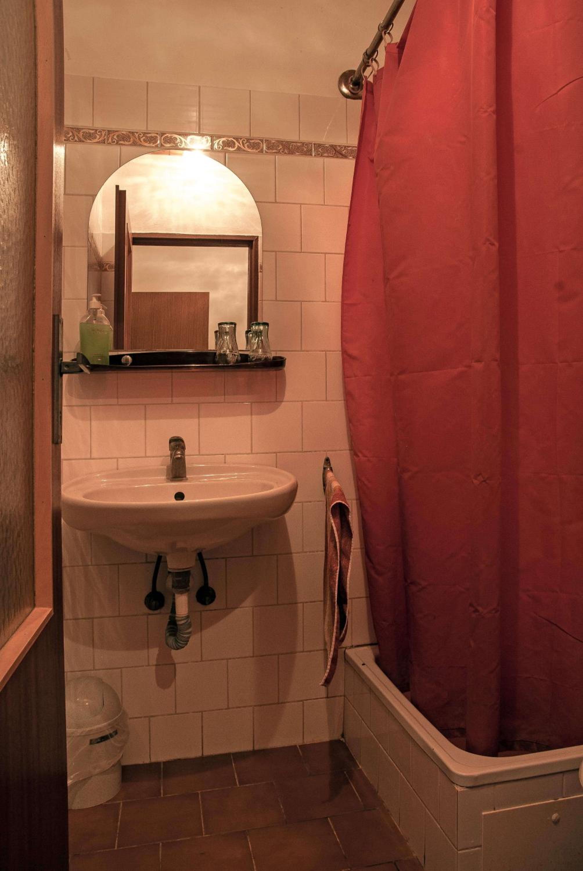 Standard Double or Twin Room - Photo 3