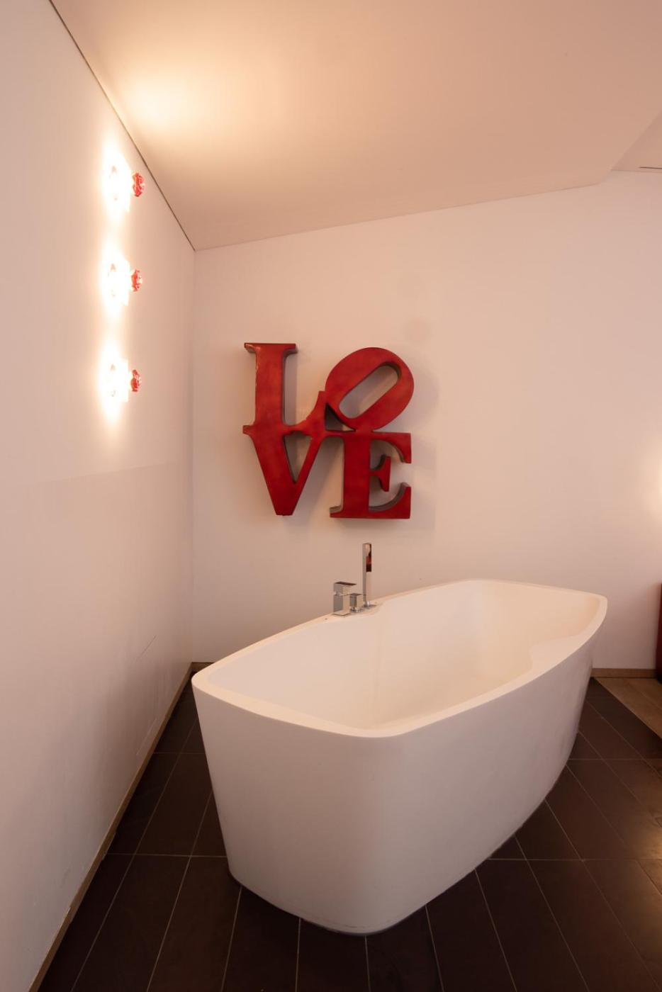 Deluxe Junior Suite - Photo 10