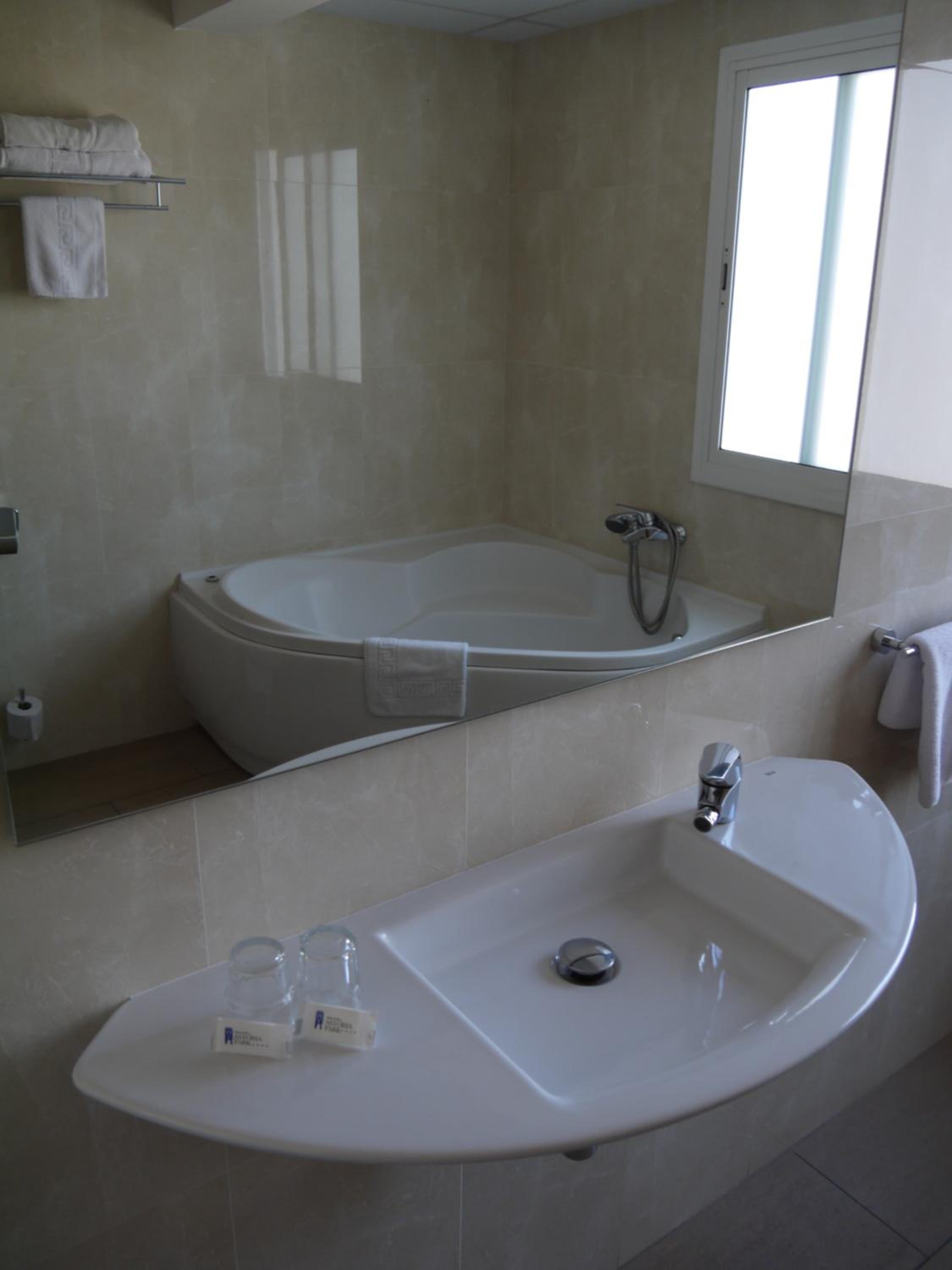Habitación Doble o con Dos Camas con bañera de hidromasaje y acceso al Spa.