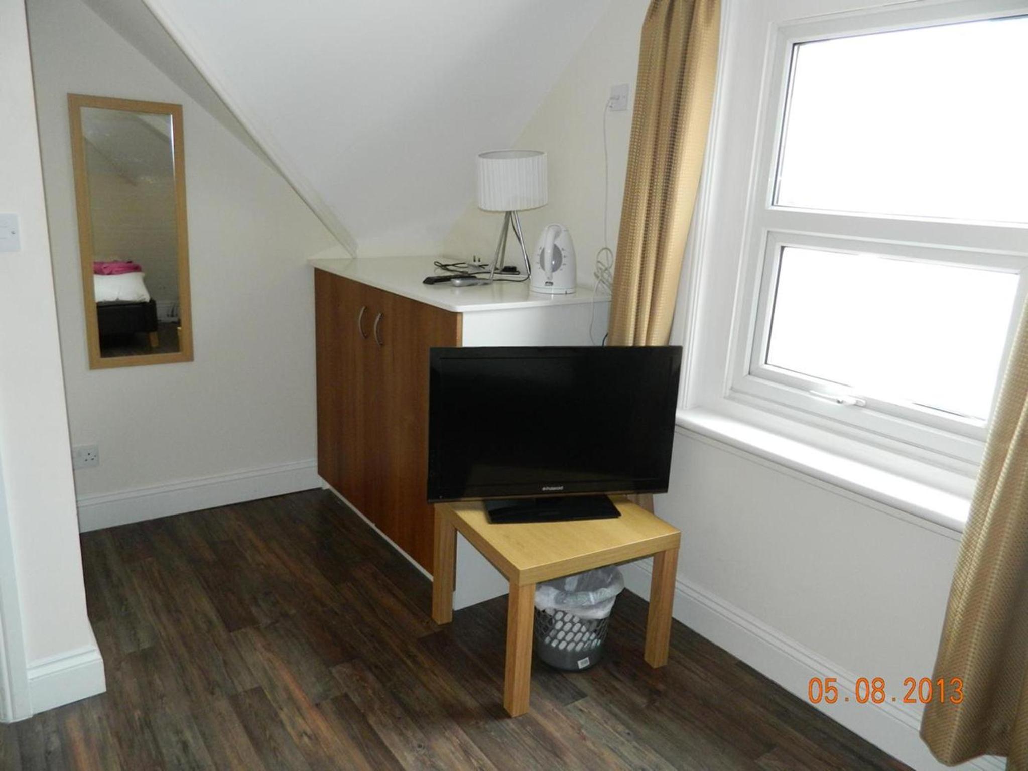 Single Room with Shared Bathroom photo 1
