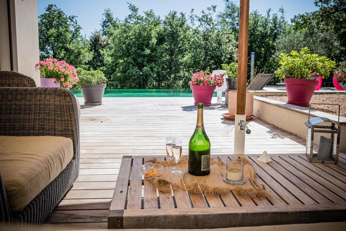 Studio with Pool View photo 3