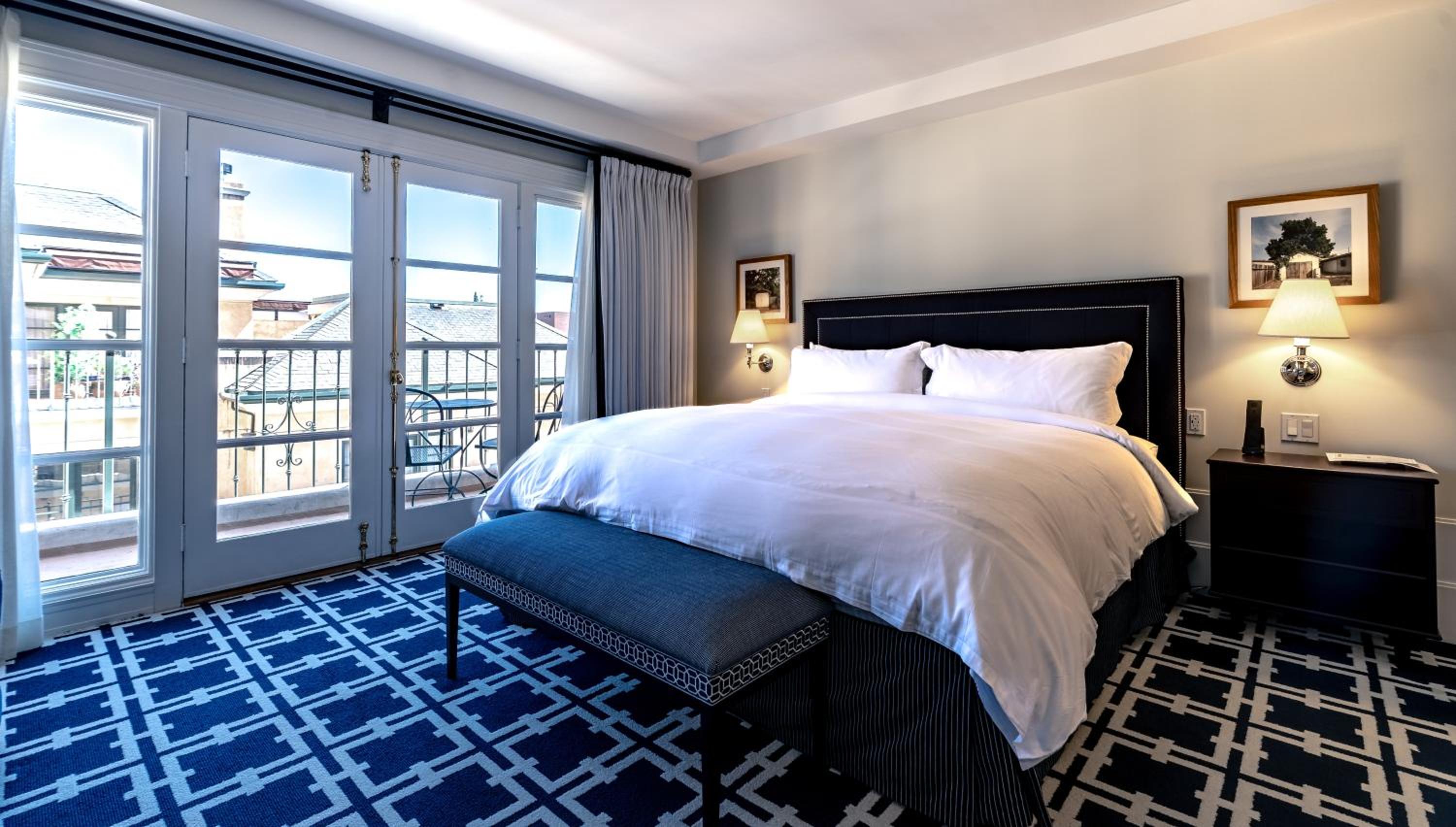 Deluxe King Room - Photo 1