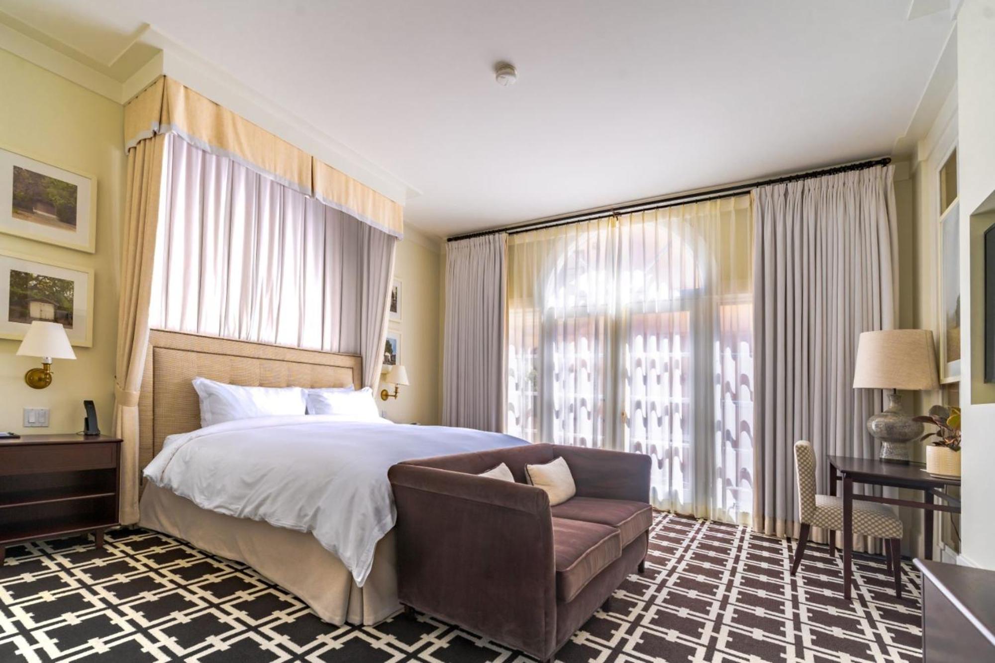 Deluxe King Room - Photo 6