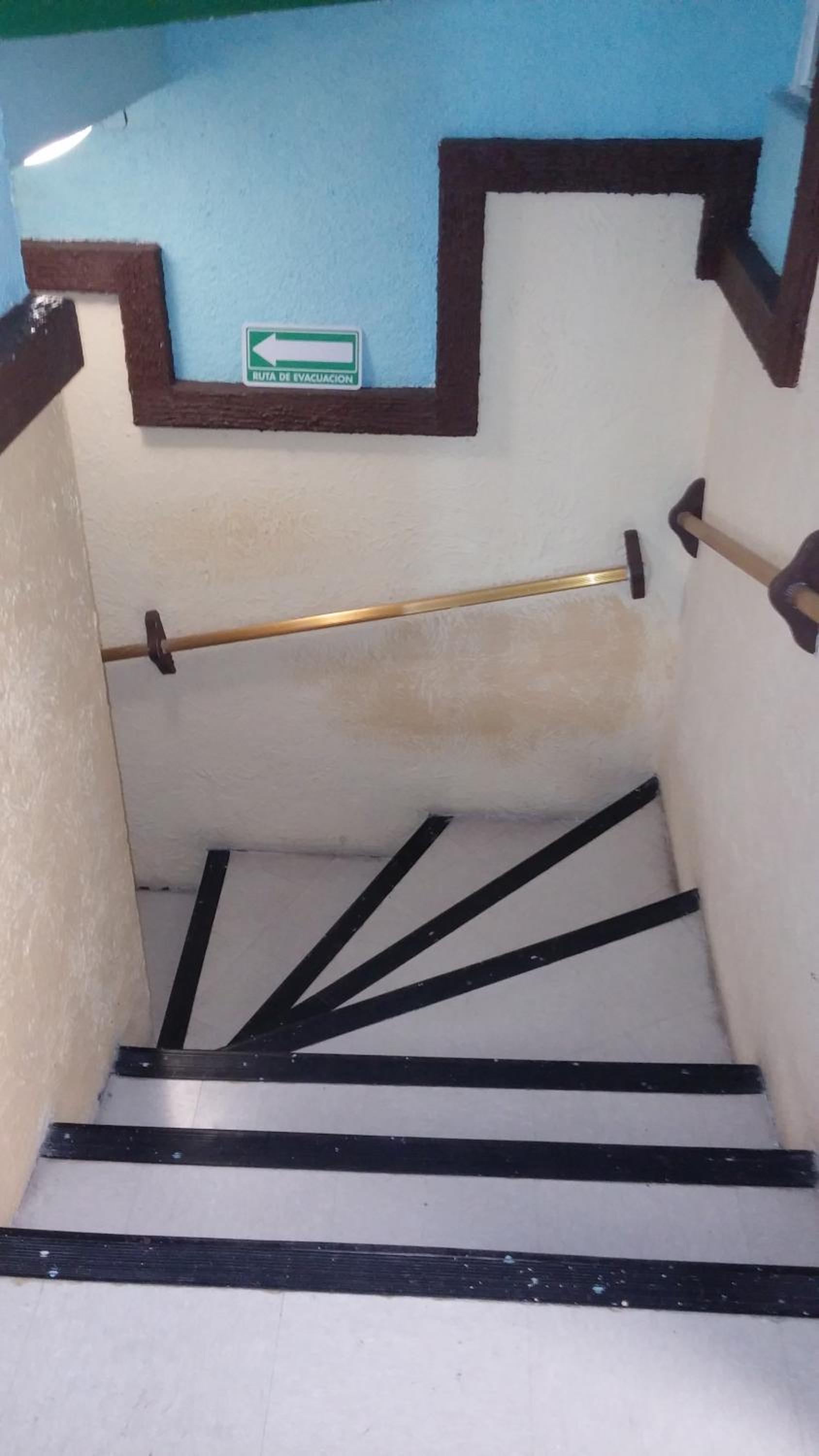 Twin Room - Photo 16