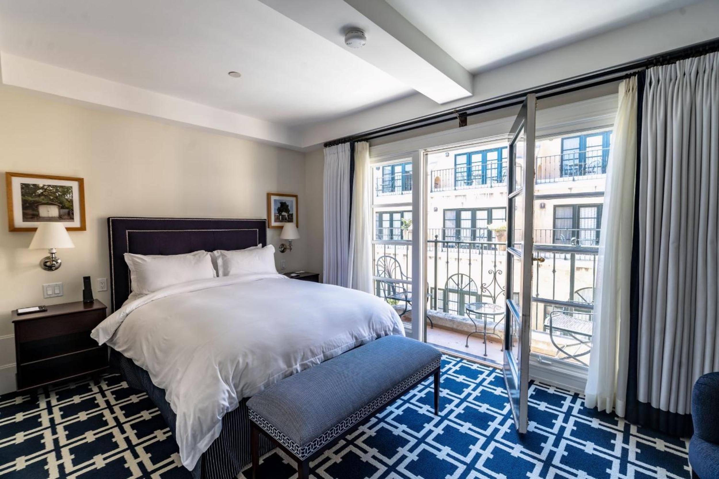 Deluxe Queen Room - Photo 1