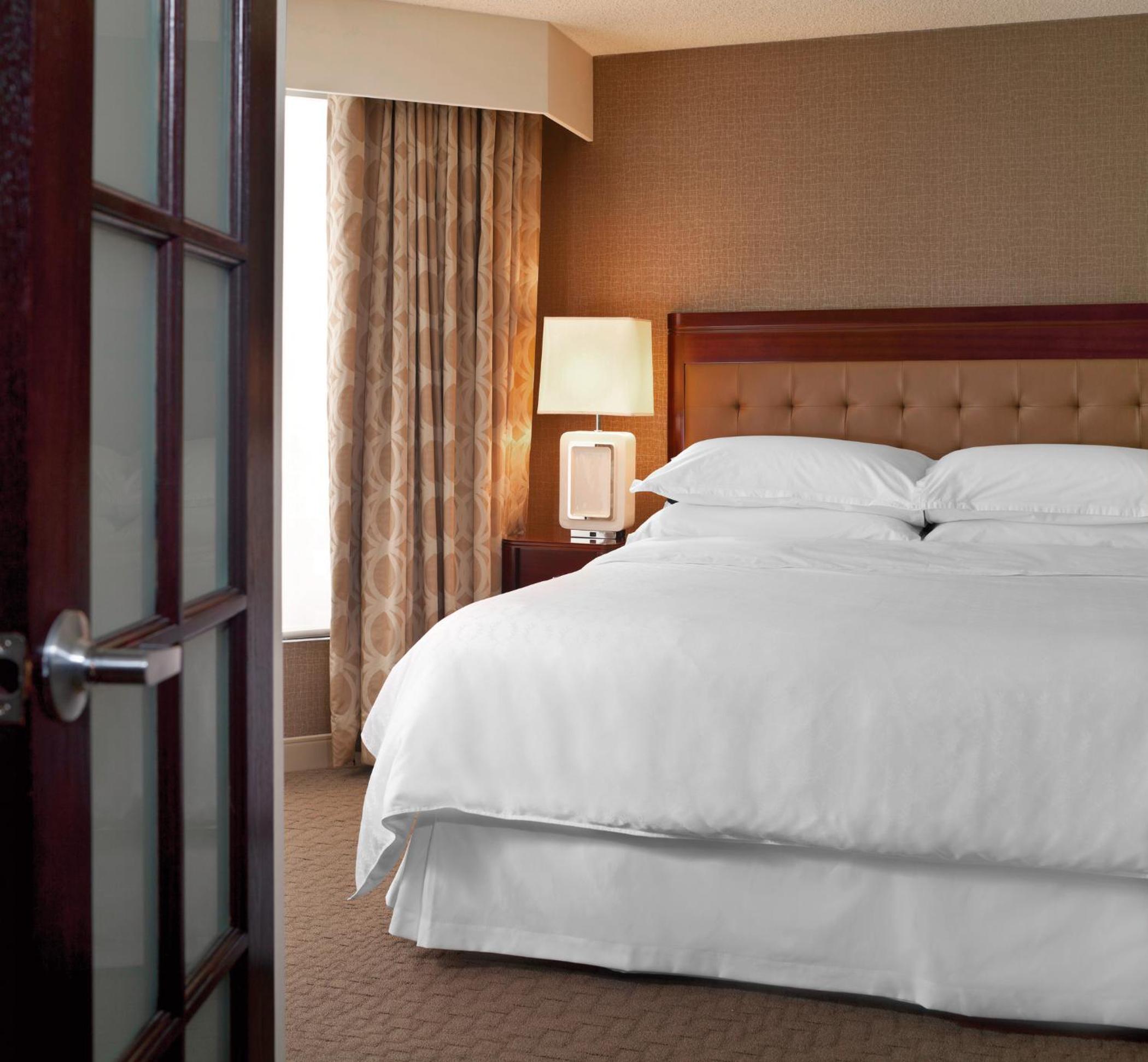 One-Bedroom Suite - Photo 2