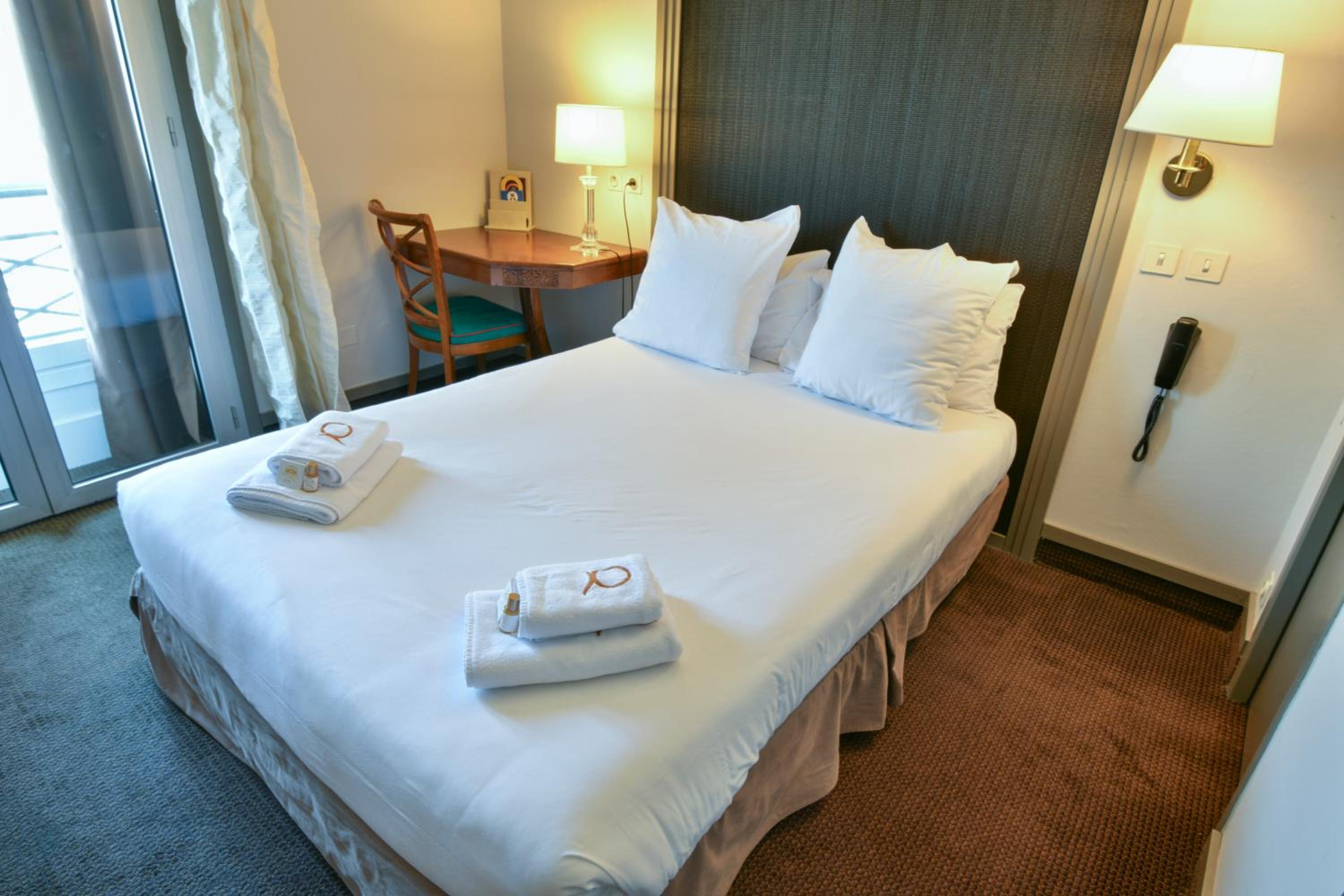 Standard Double Room - Photo 13