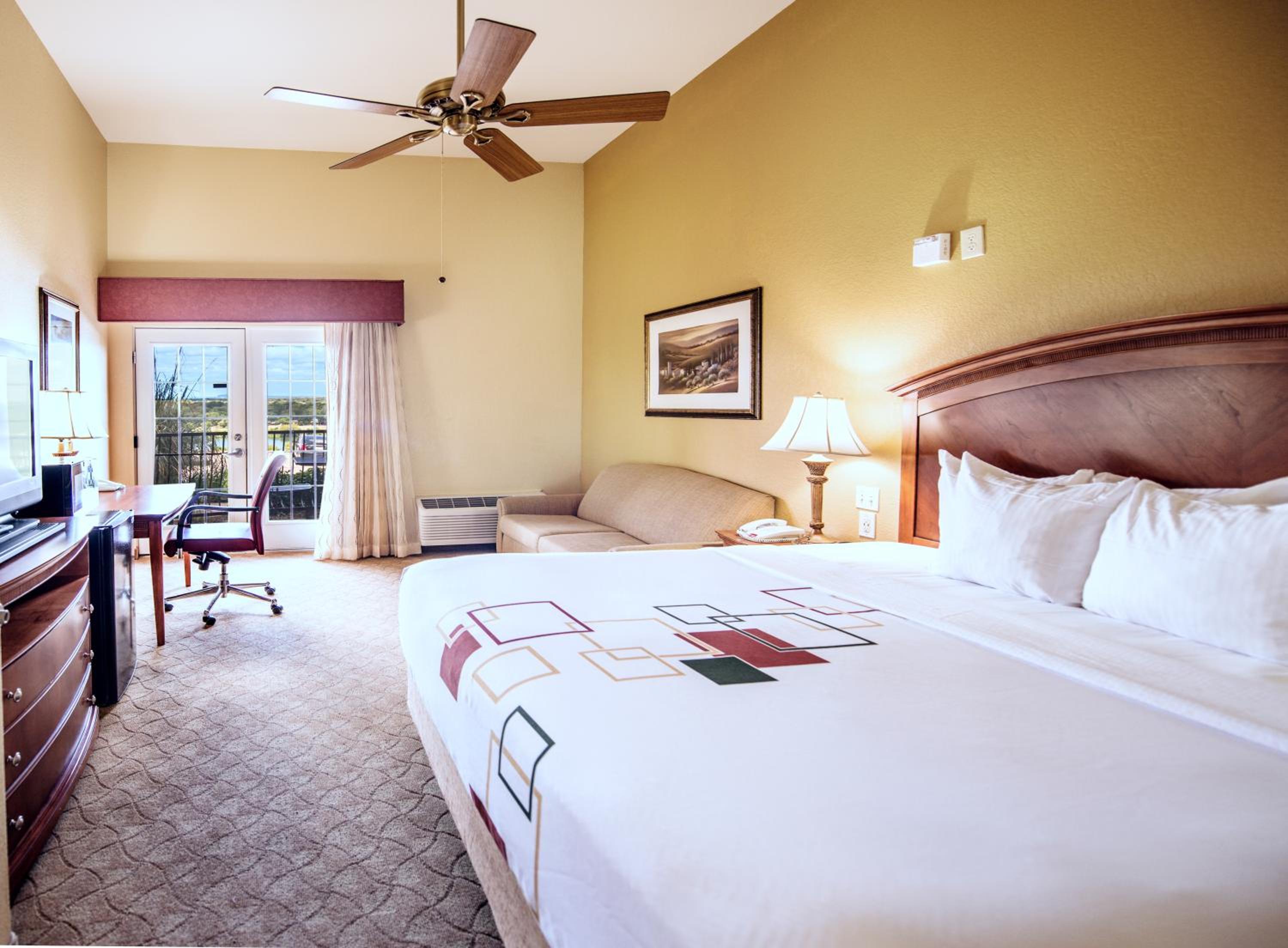 1 King Bed, Dlx Mobility/Hearing Access RM, Patio Lake View, Roll-In Shower,NSMK - Photo 1