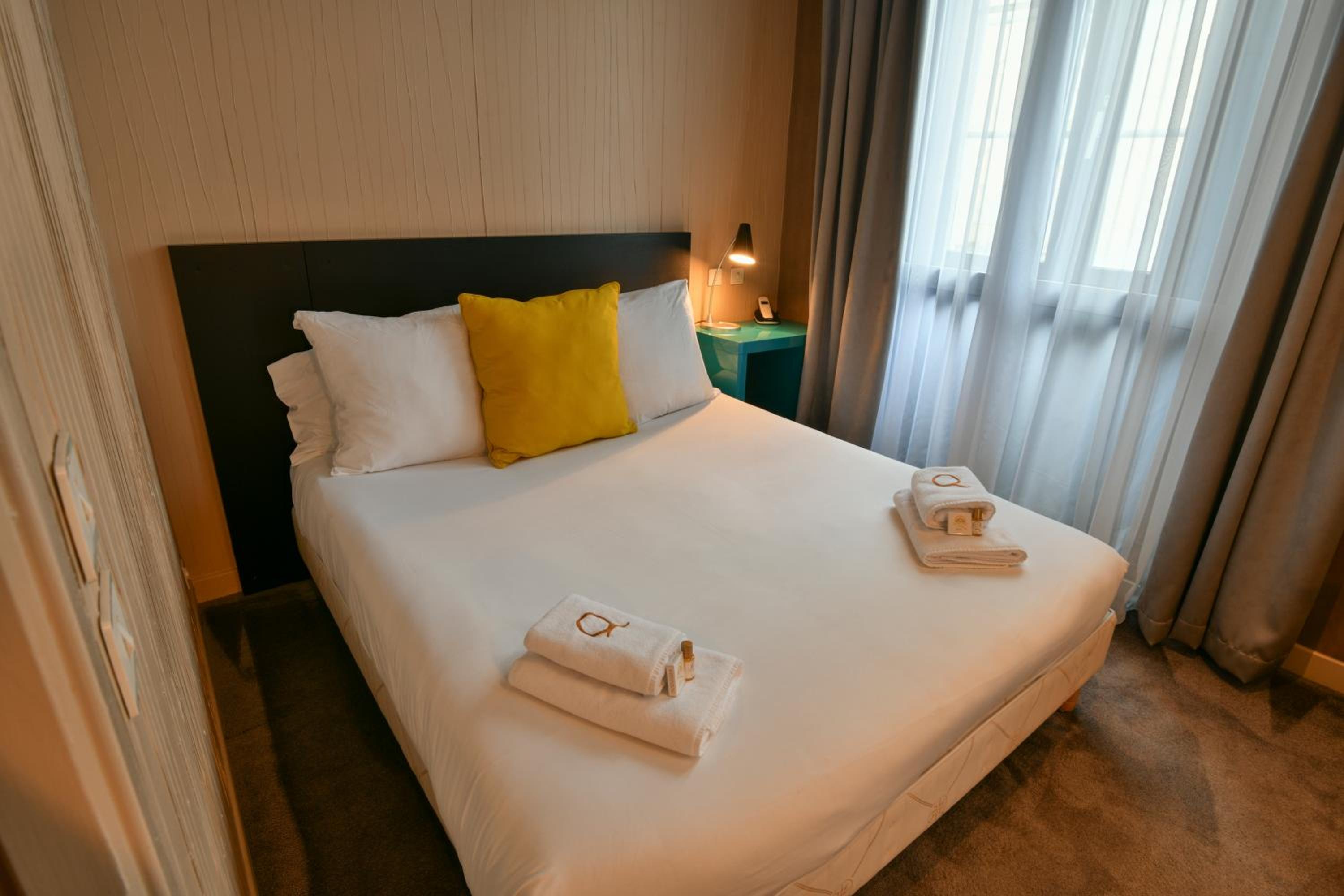 Standard Double Room - Photo 12