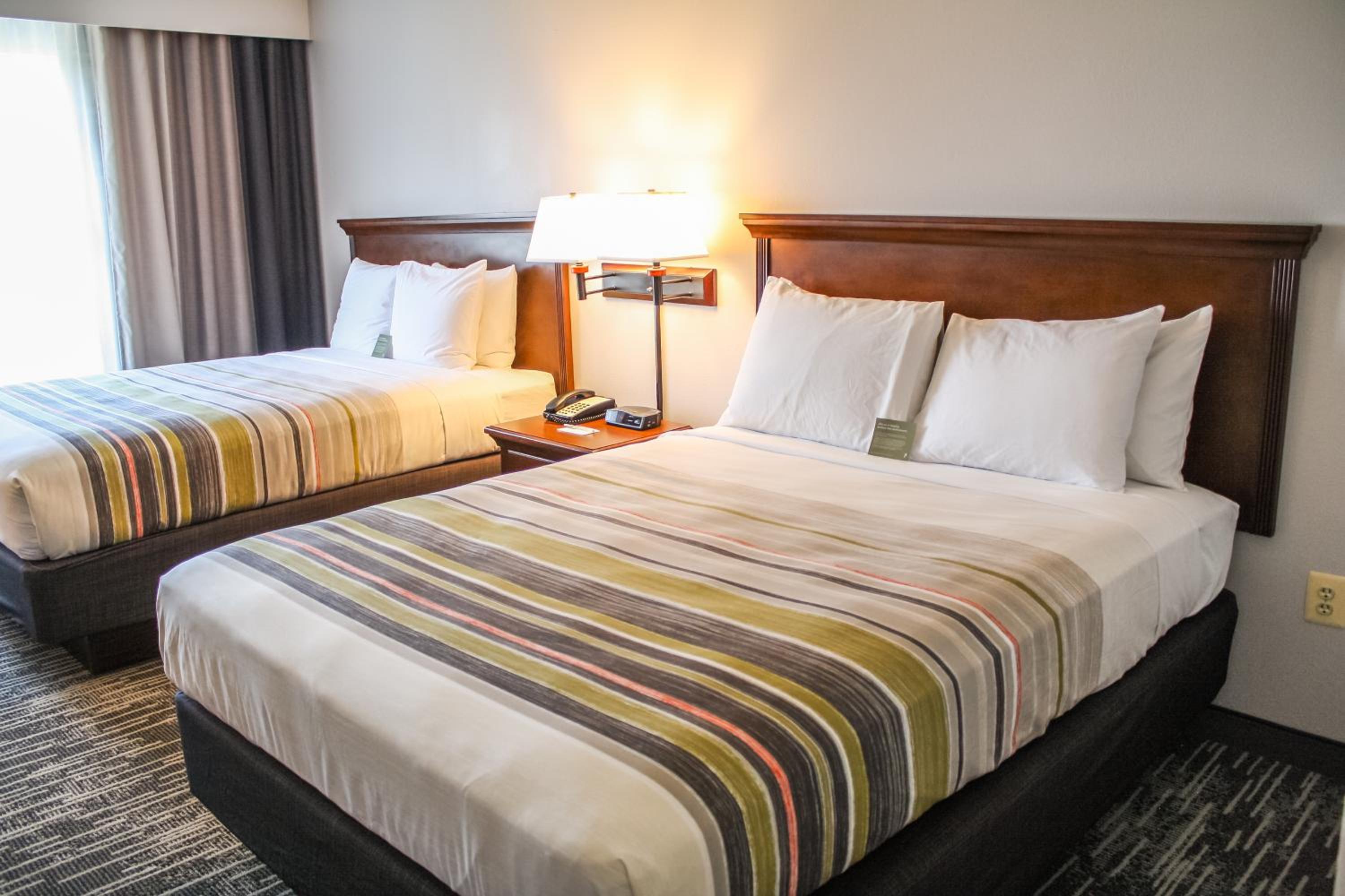 Queen Room with Two Queen Beds - Non-Smoking - Photo 1
