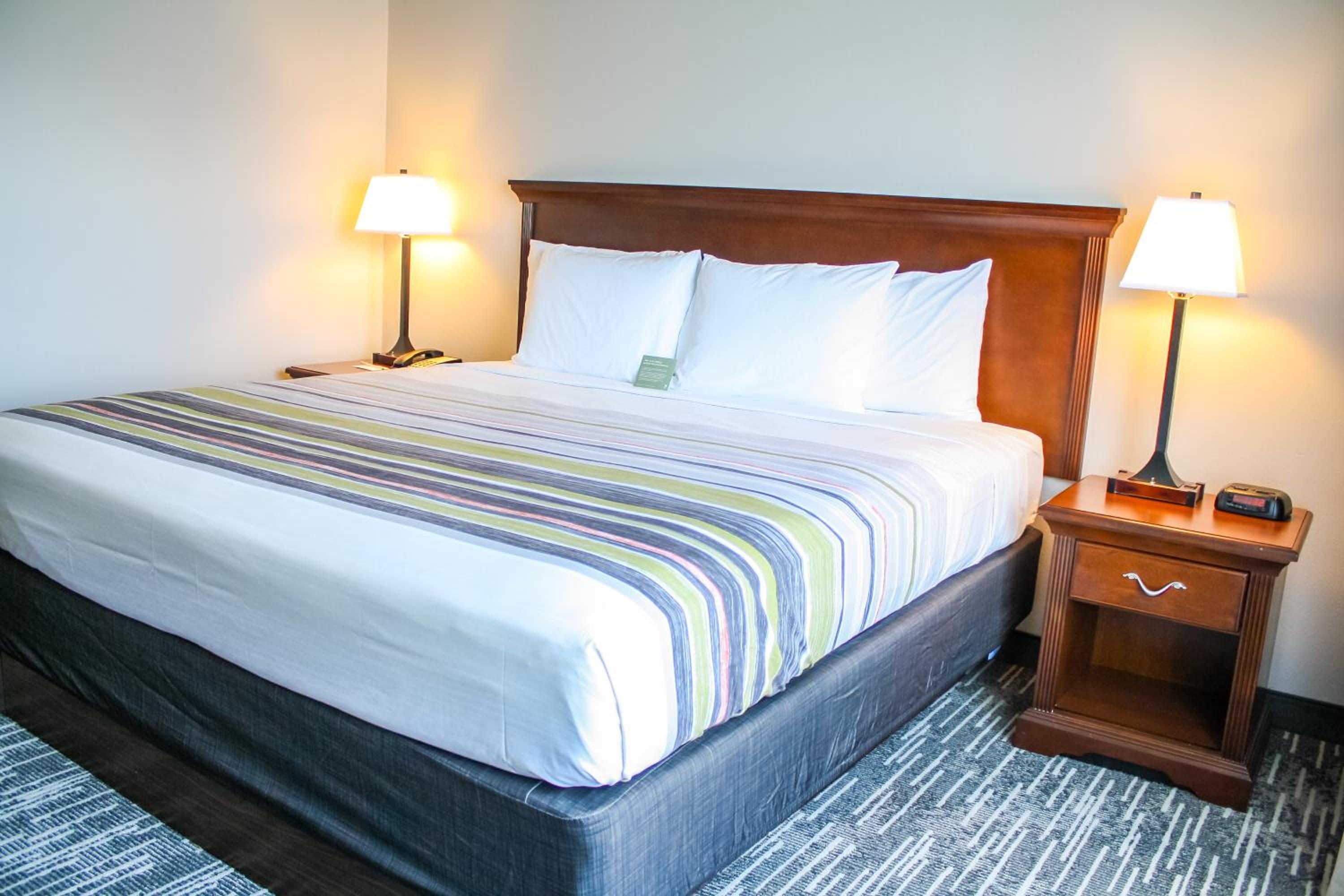 King Room - Non-Smoking - Photo 1