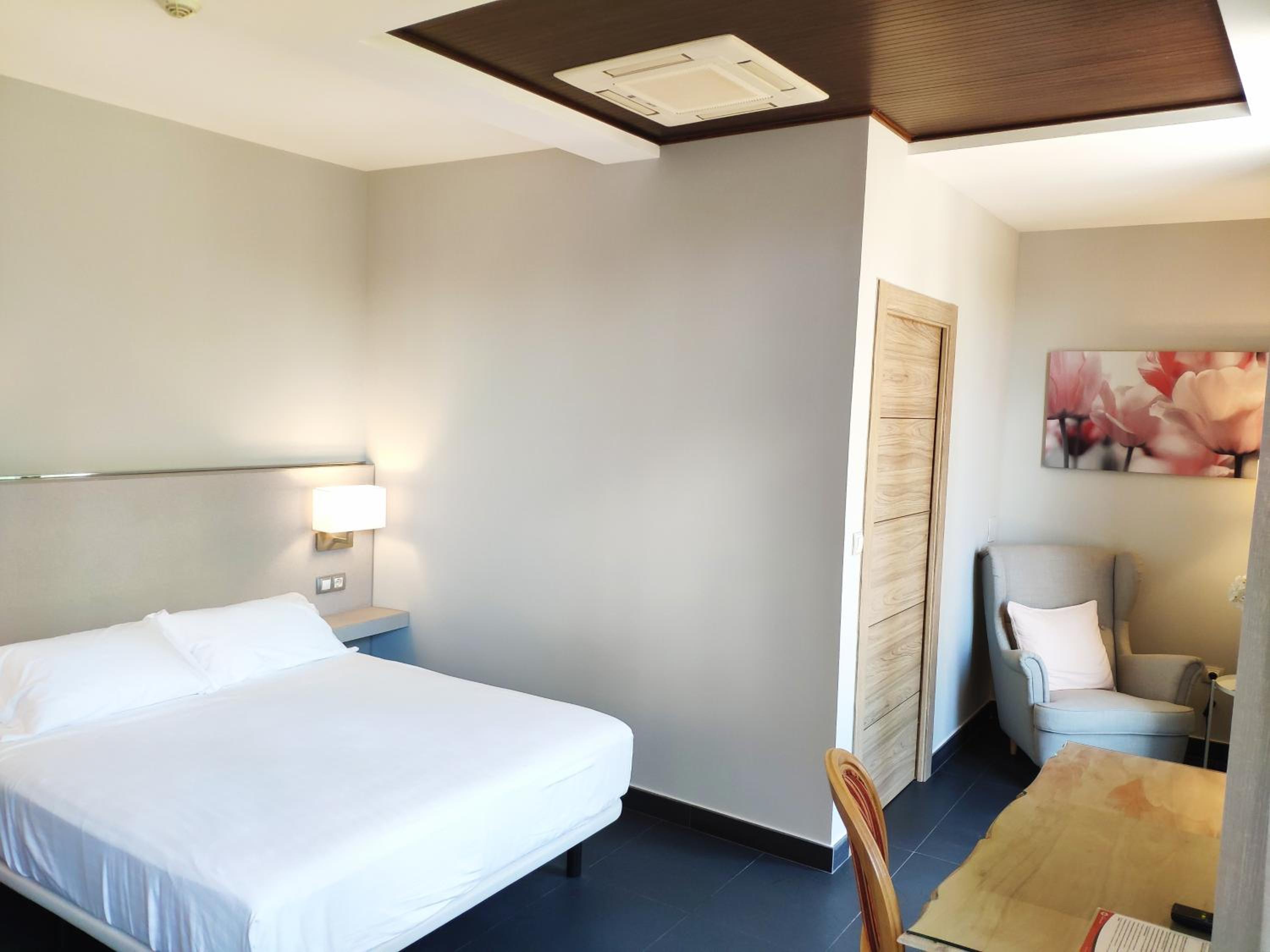 Deluxe Double Room with River View - Photo 11