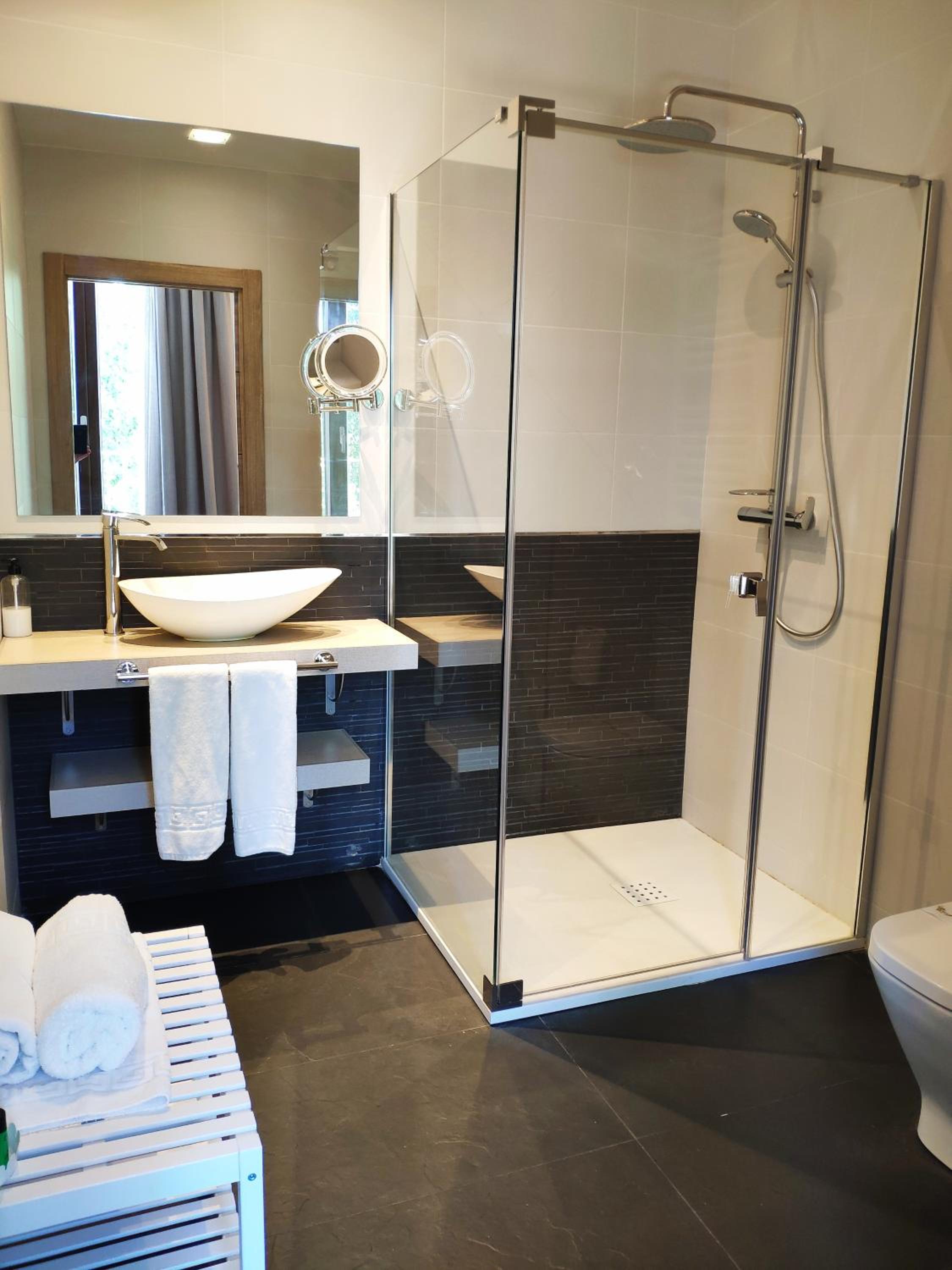 Deluxe Double Room with River View - Photo 12
