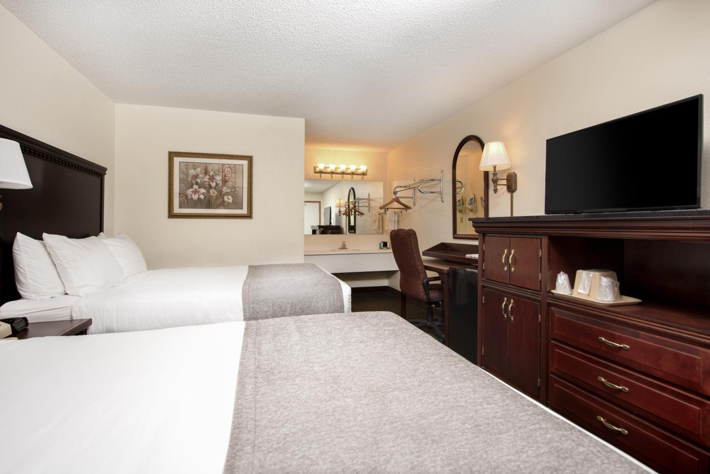 Queen Room with Two Queen Beds - Photo 1
