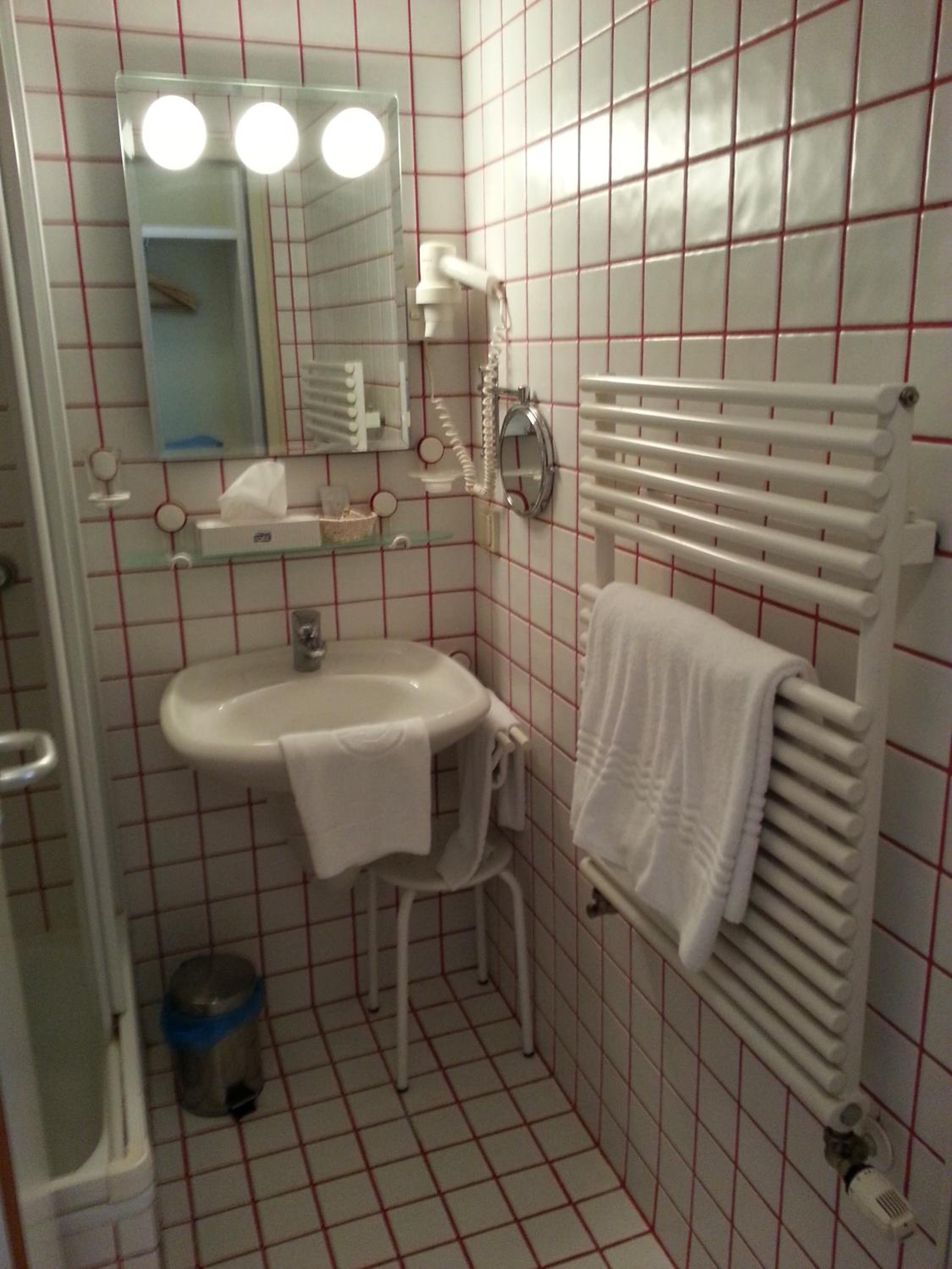 Double Room (1 Adult) with Balcony and Lake View photo 2
