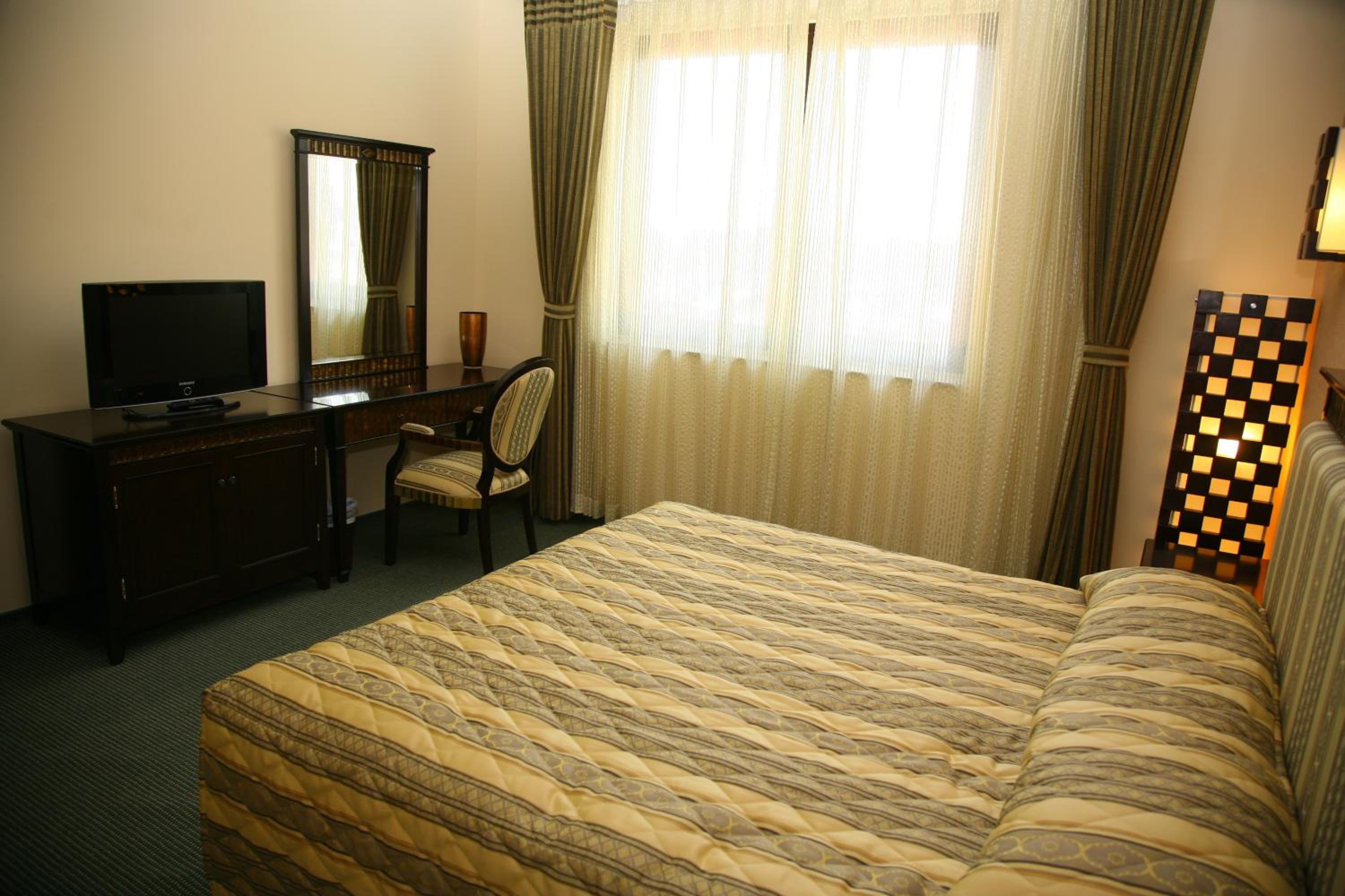 Double Room - Photo 12