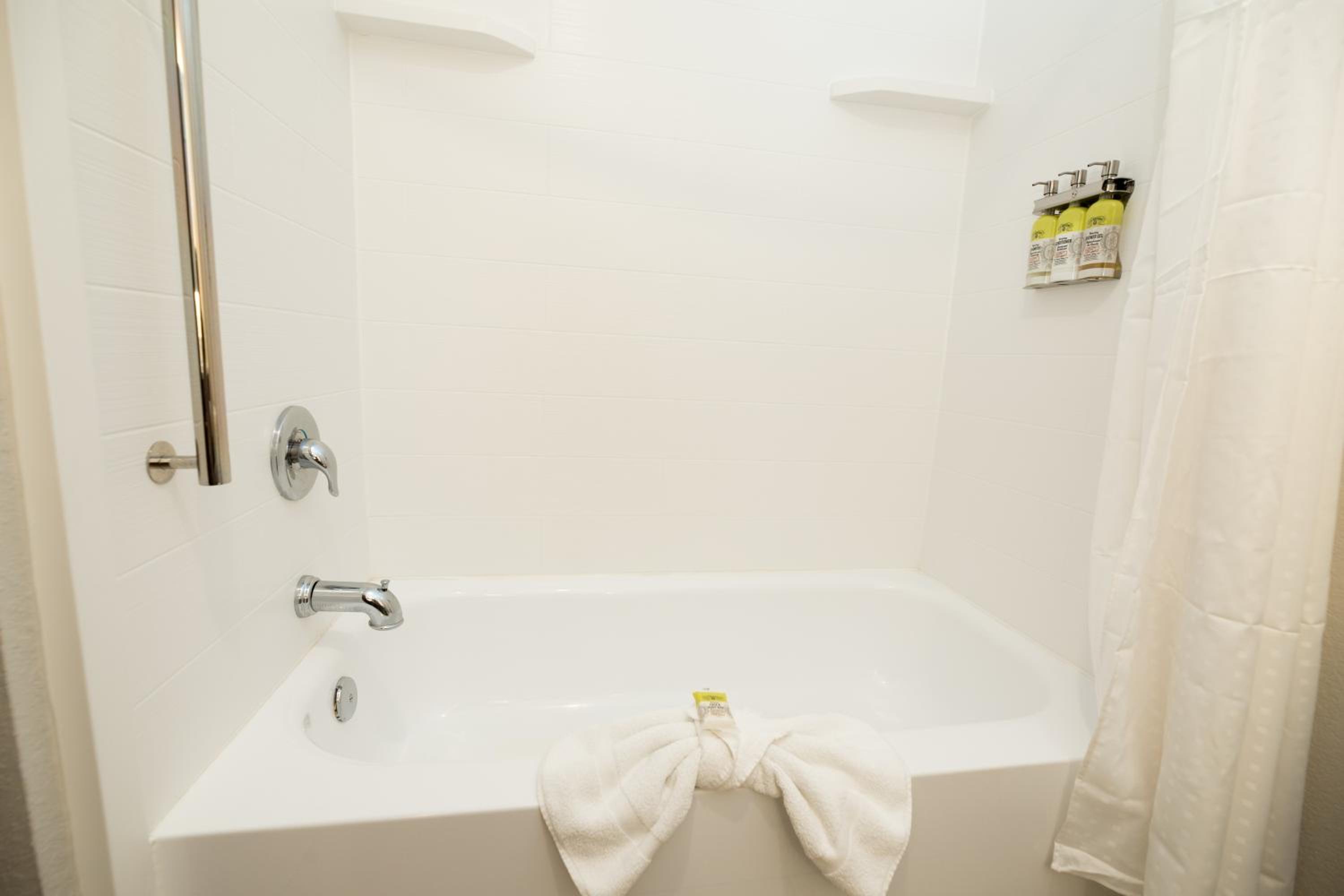 One-Bedroom King Suite - Photo 7