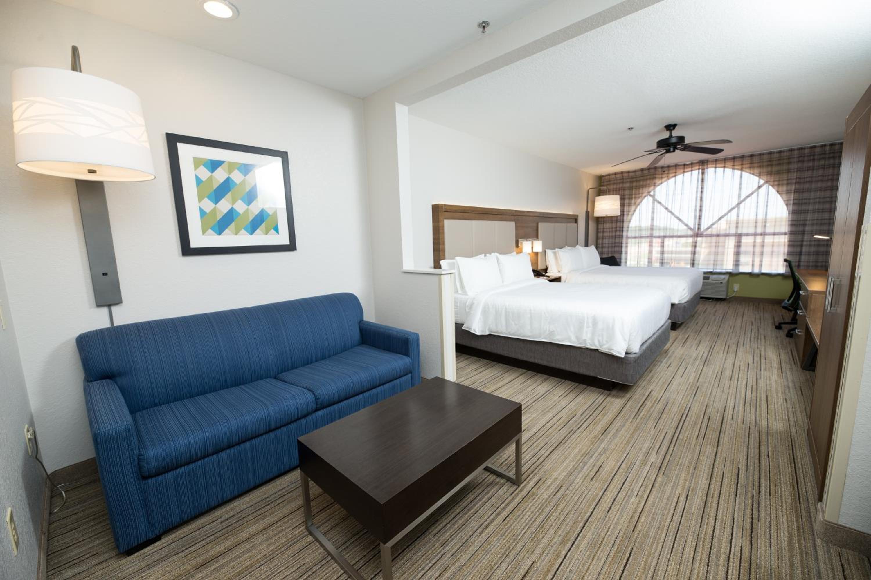 Suite with Two Queen Beds - Photo 1