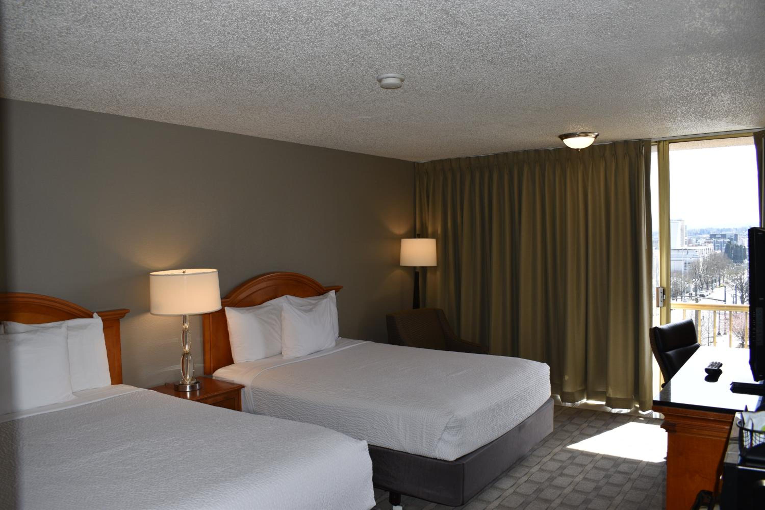 Queen Room with Two Queen Beds - Photo 8