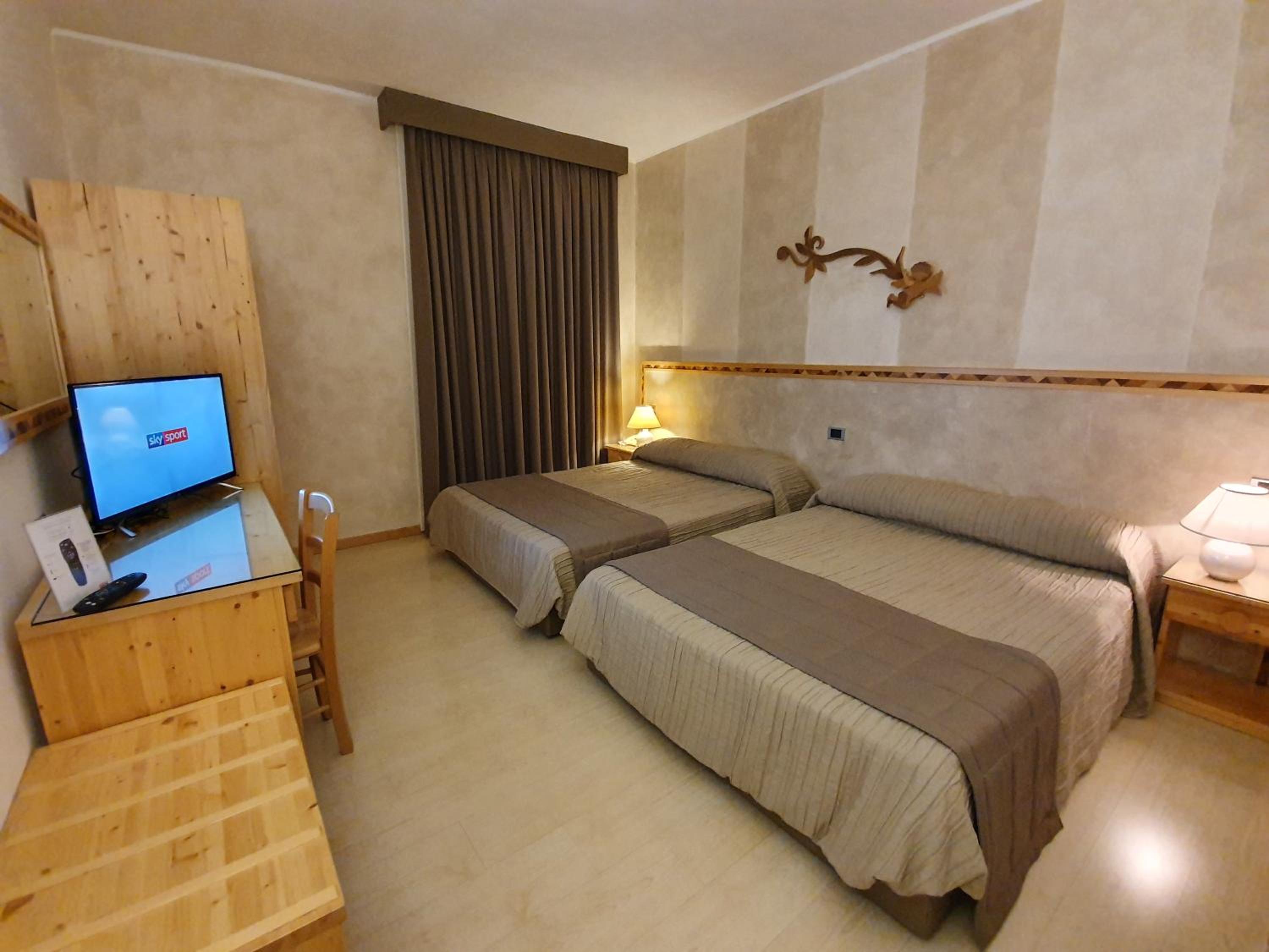 Deluxe Queen Room With Two Queen Beds