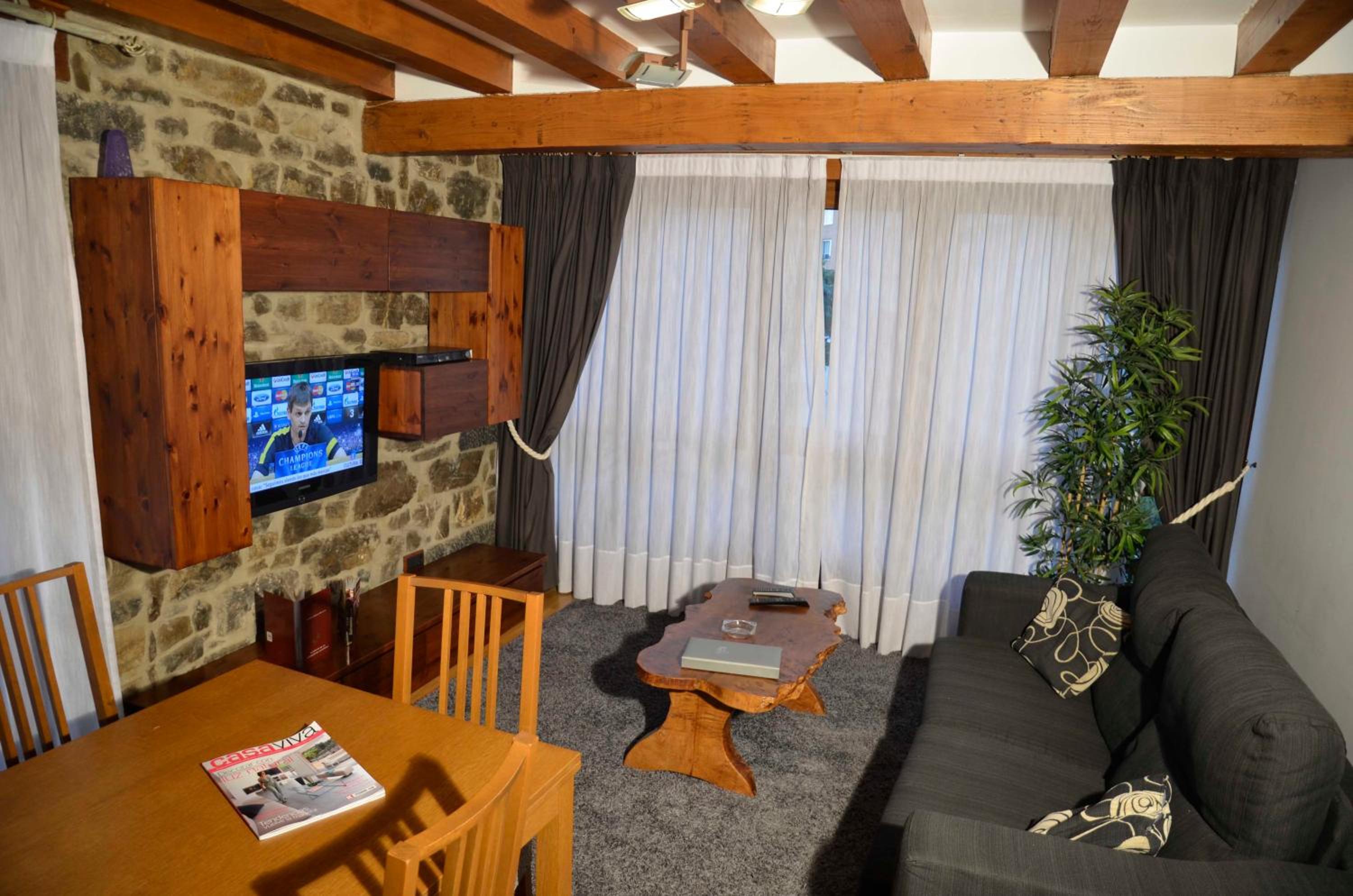 Apartamento de Dos Habitaciones con Bañera de Hidromasaje.