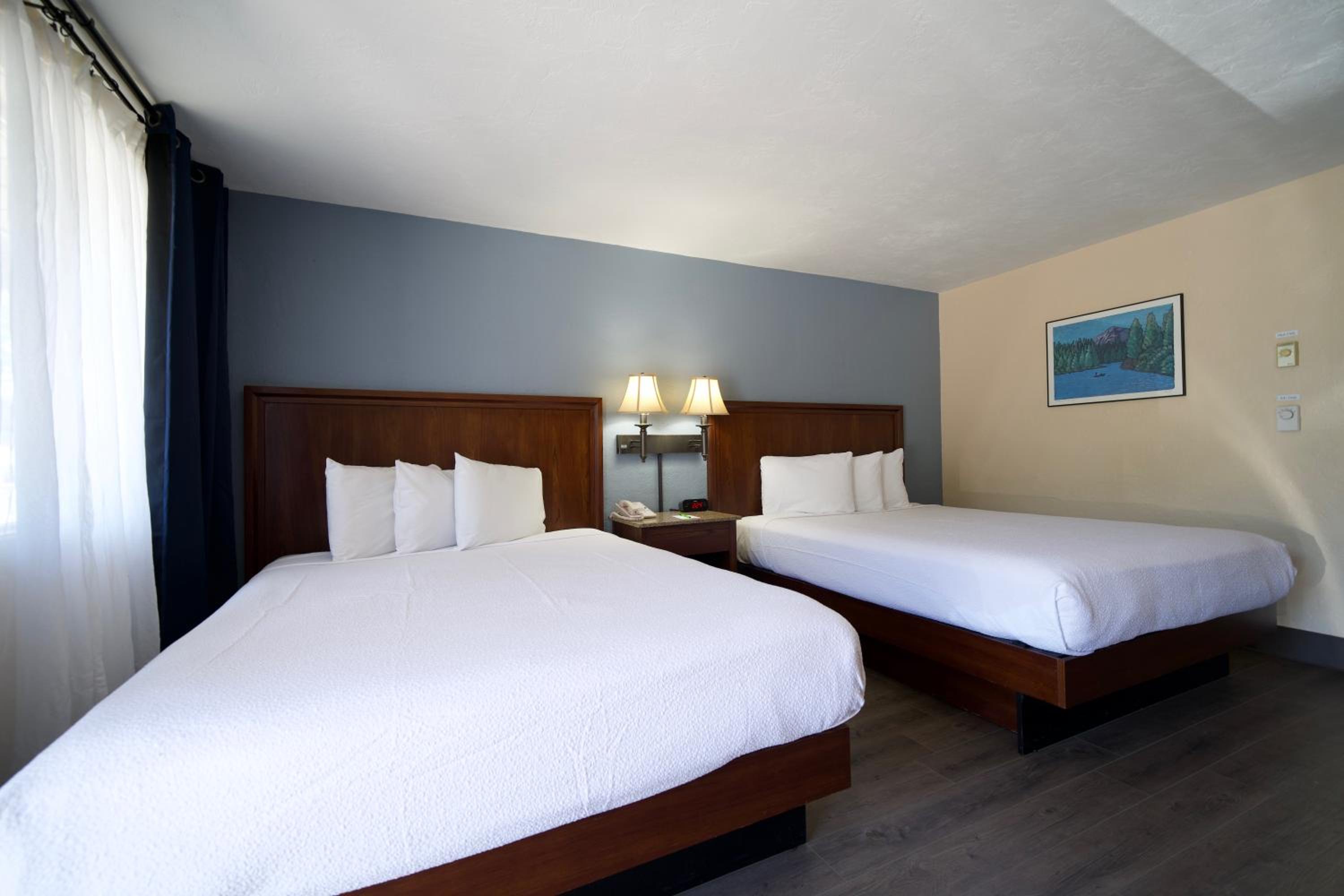 Queen Room with Two Queen Beds - Non-Smoking - Photo 1