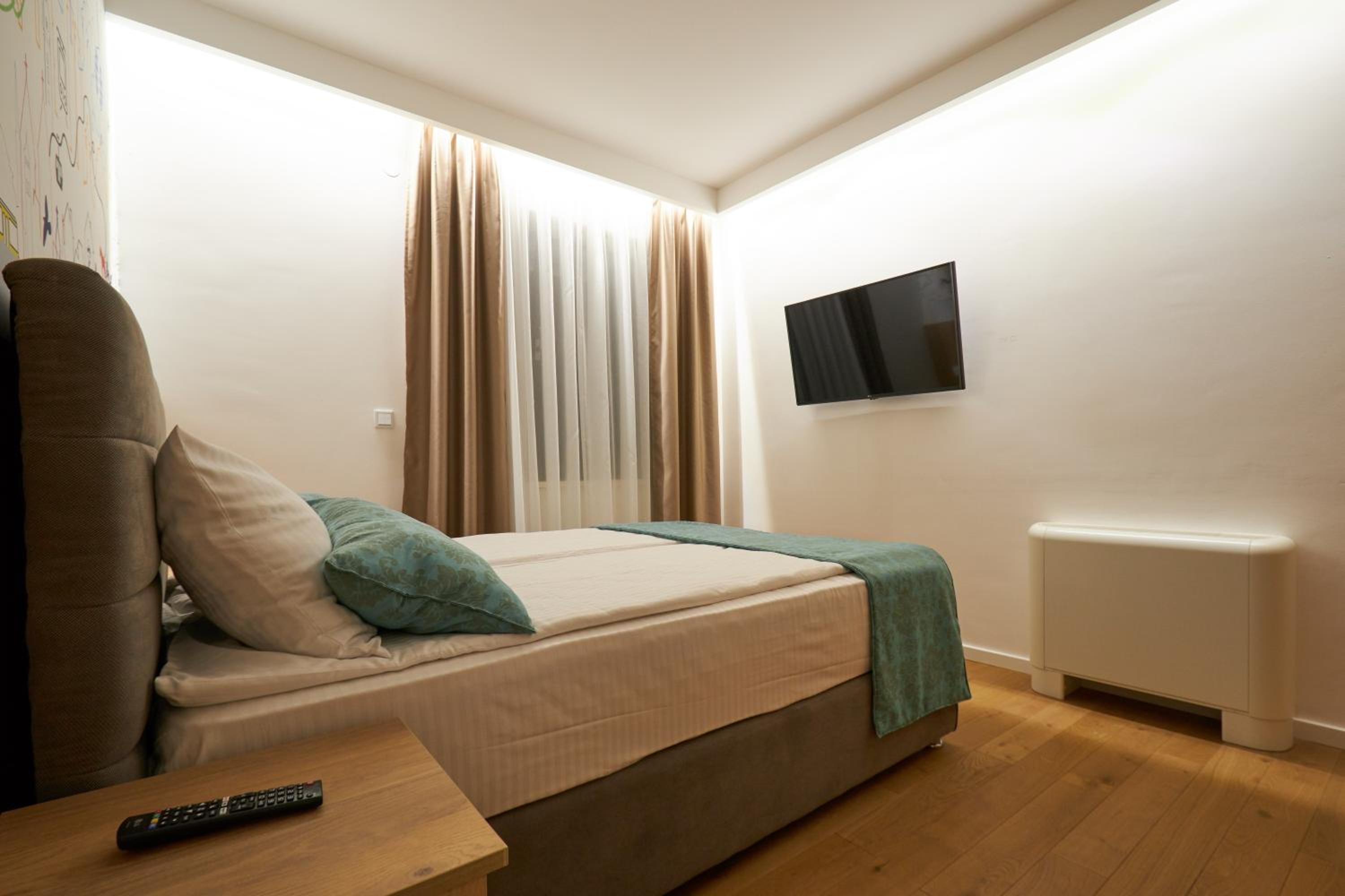 Three-Bedroom Apartment - Photo 31