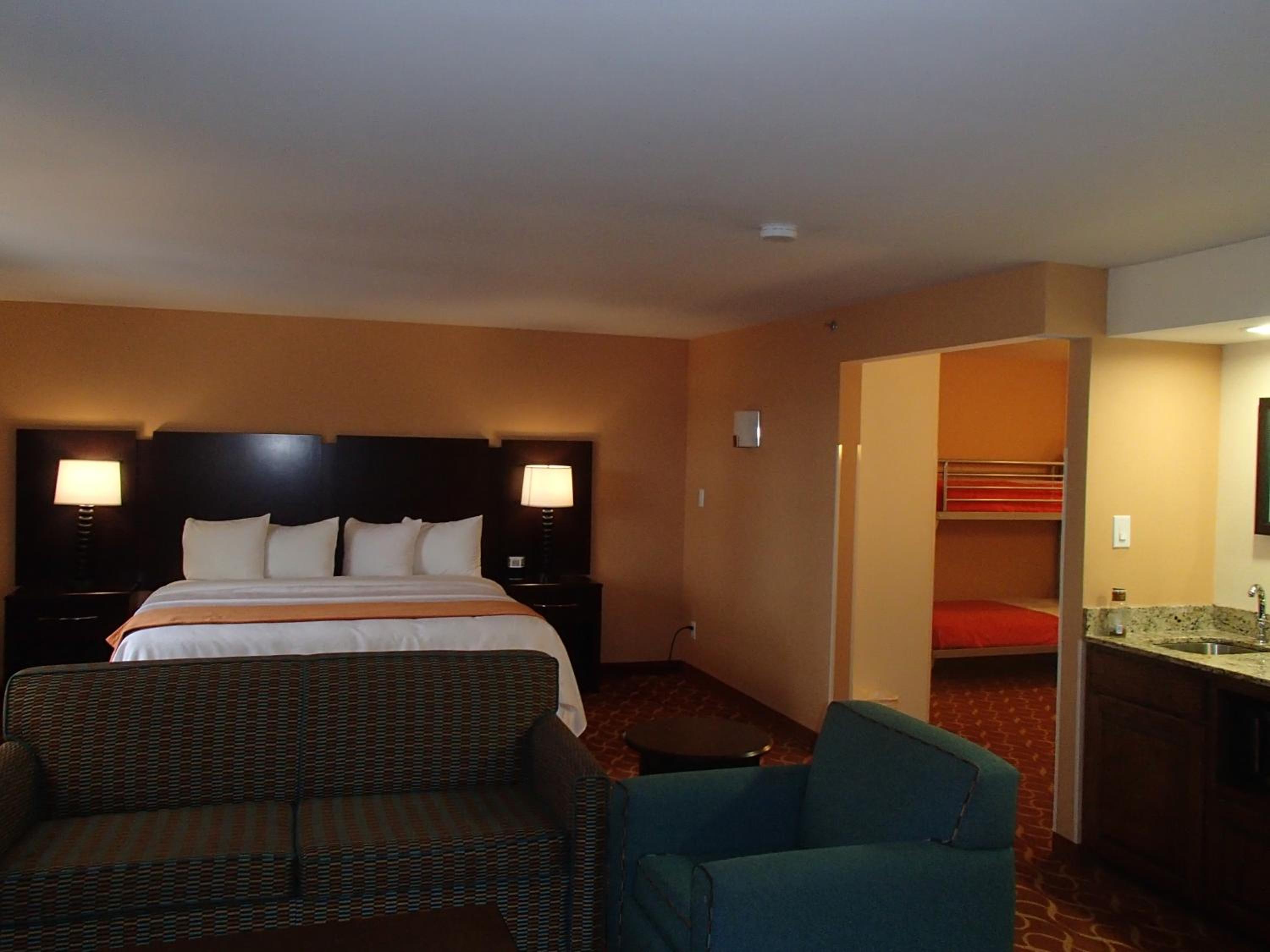 Family Suite - Non-Smoking photo 1