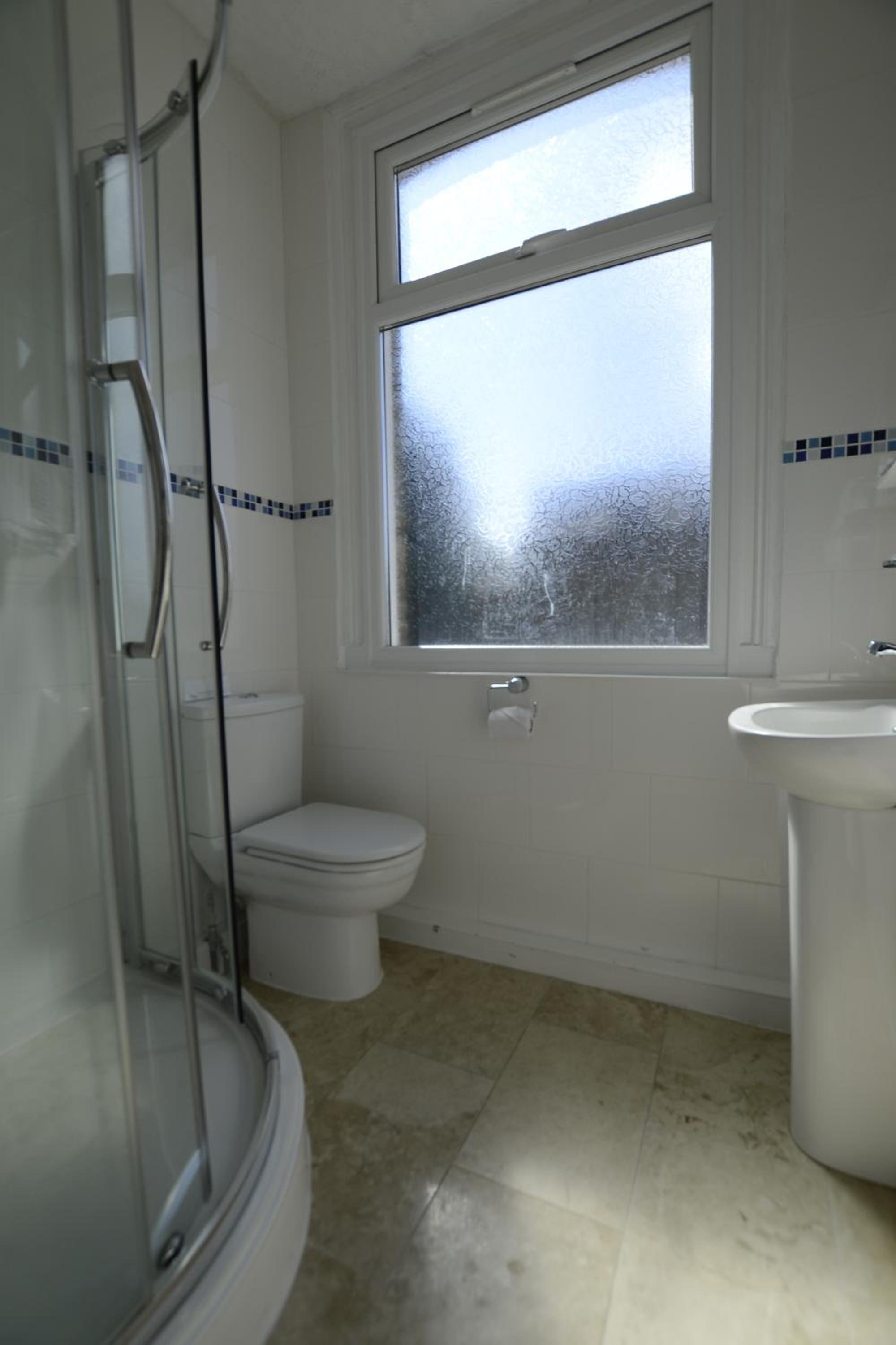 Twin Room - Photo 4