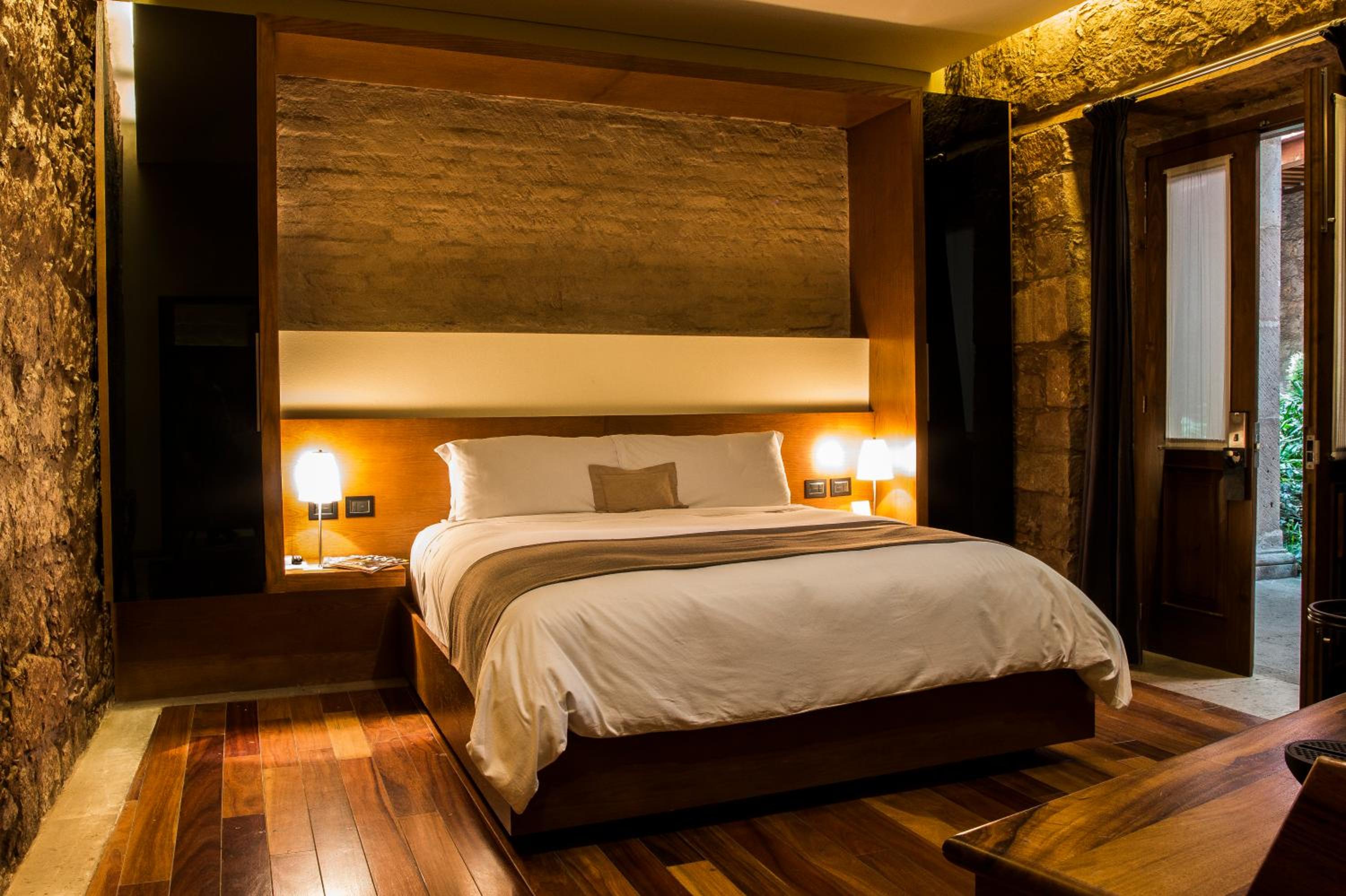 Suite - Photo 1