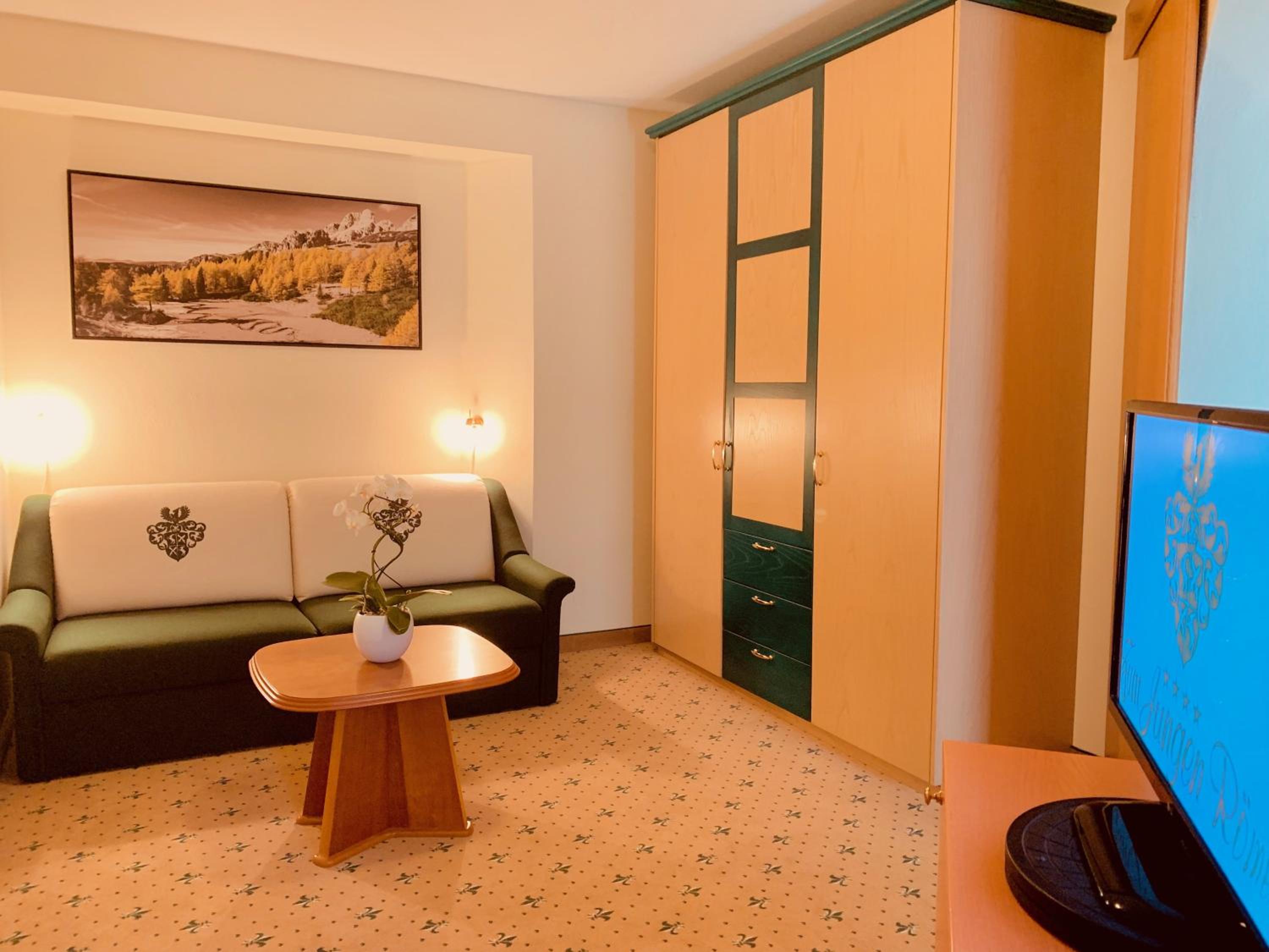 One-Bedroom Apartment - Photo 2