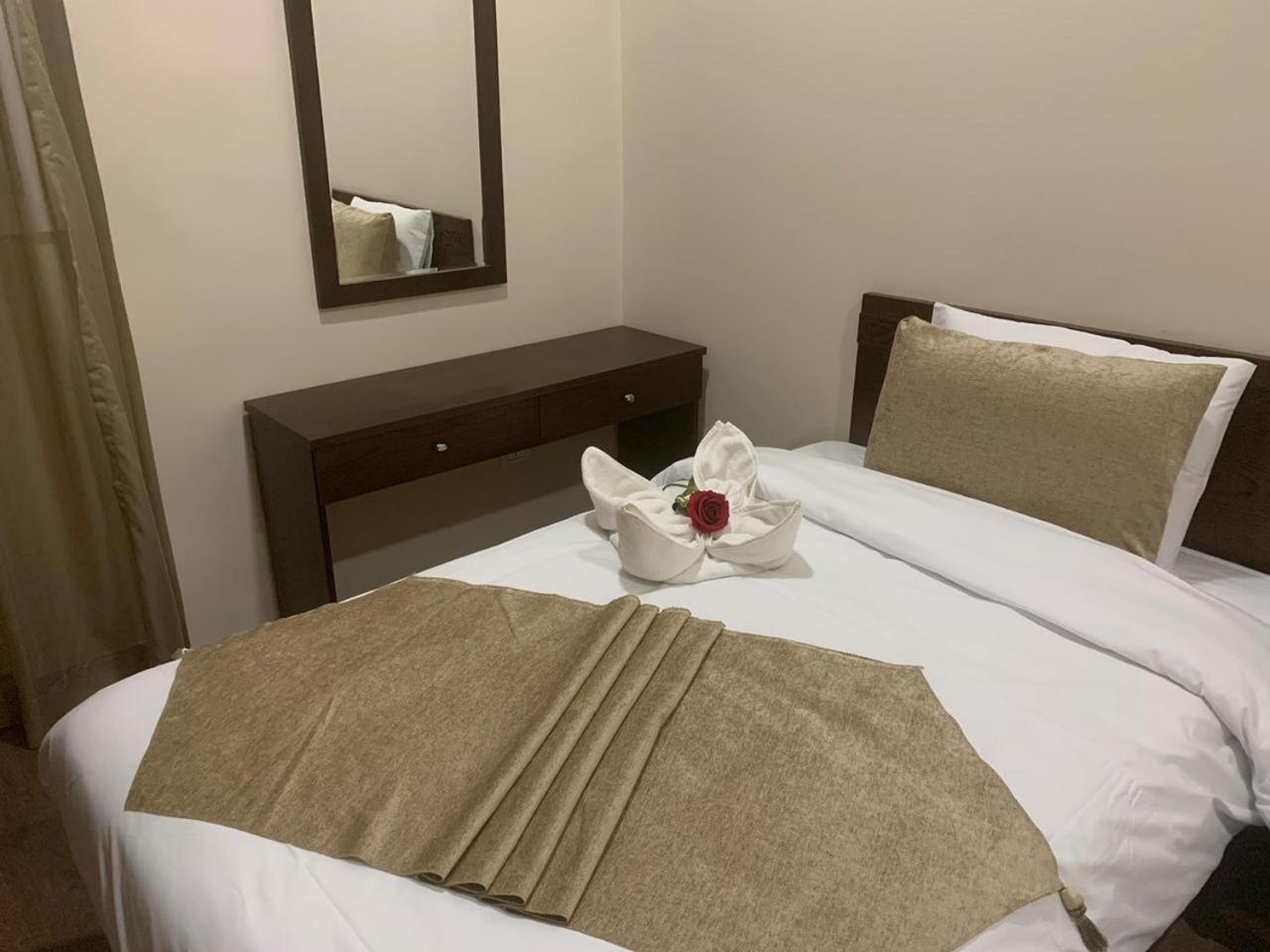 Deluxe Junior Suite - Photo 9