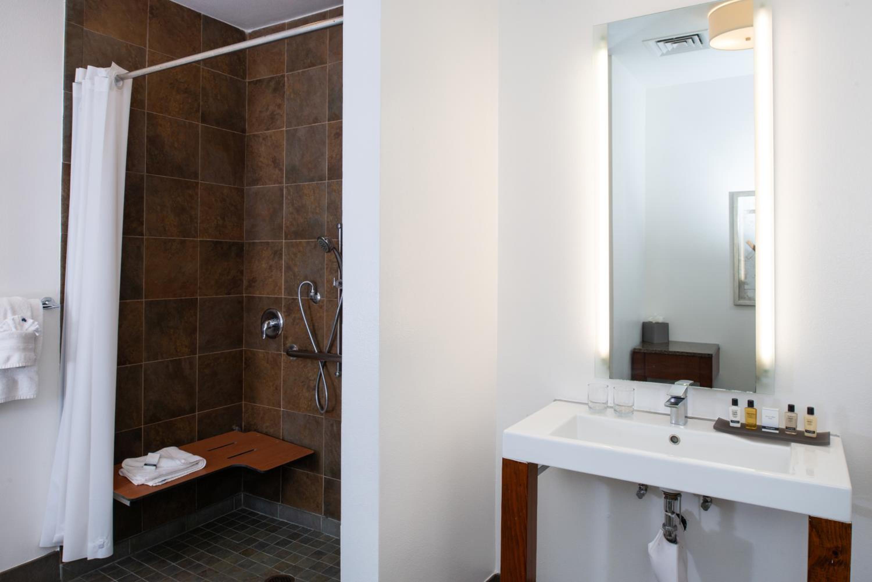 King Room - Disability Access - Photo 3