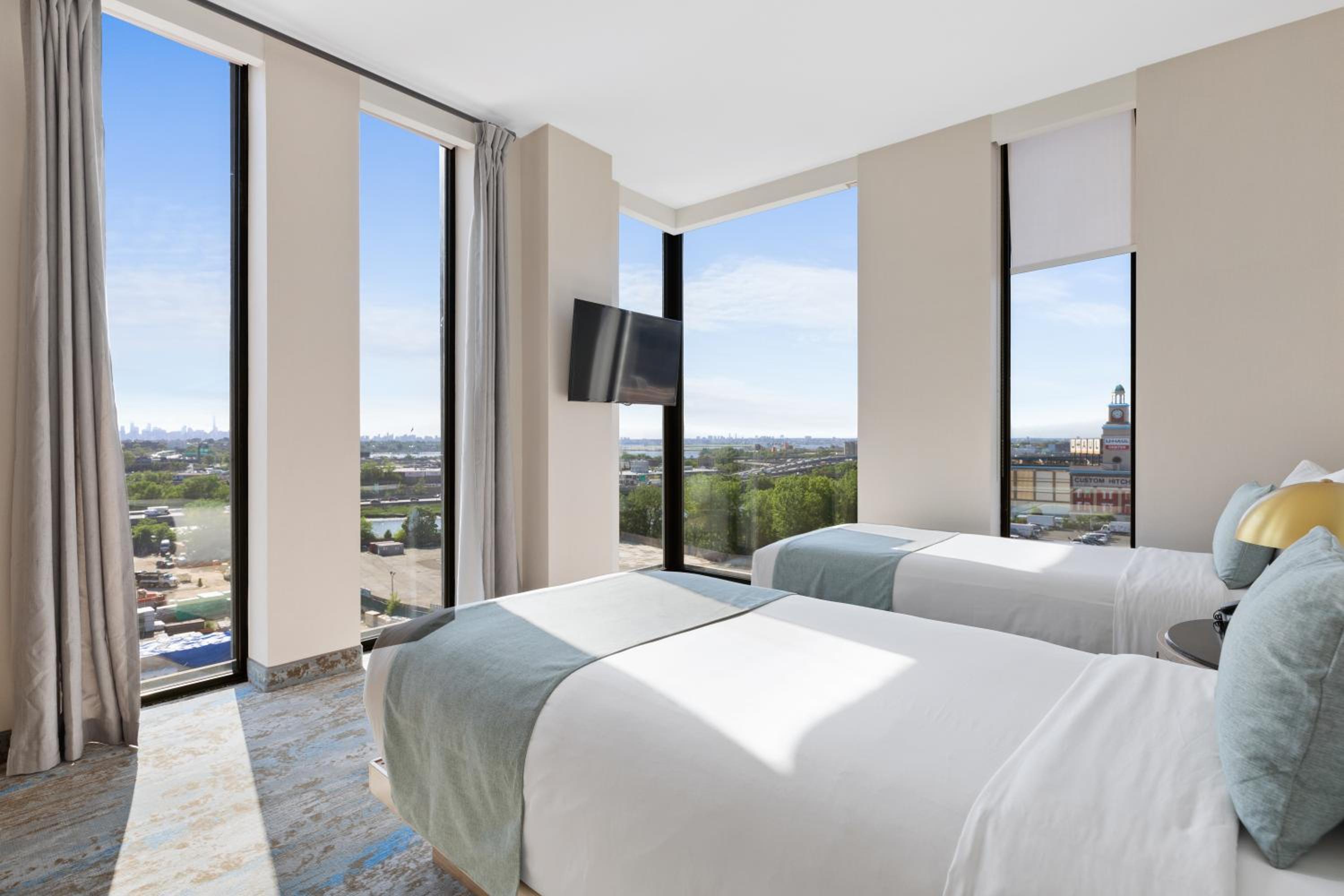 Standard Twin Room with Two Twin Beds photo 3