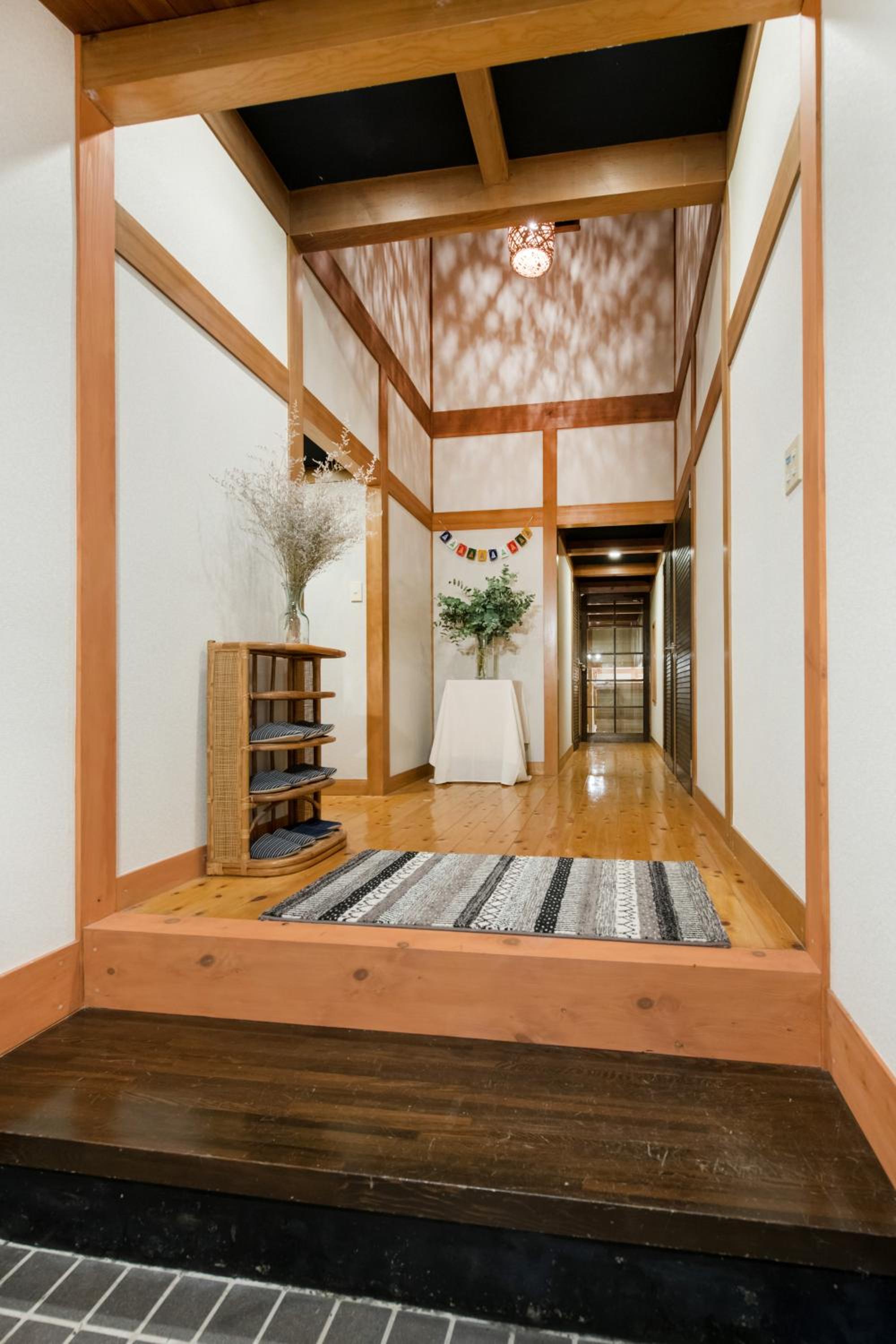 Female Japanese-Style Room with Shared Bathroom photo 1