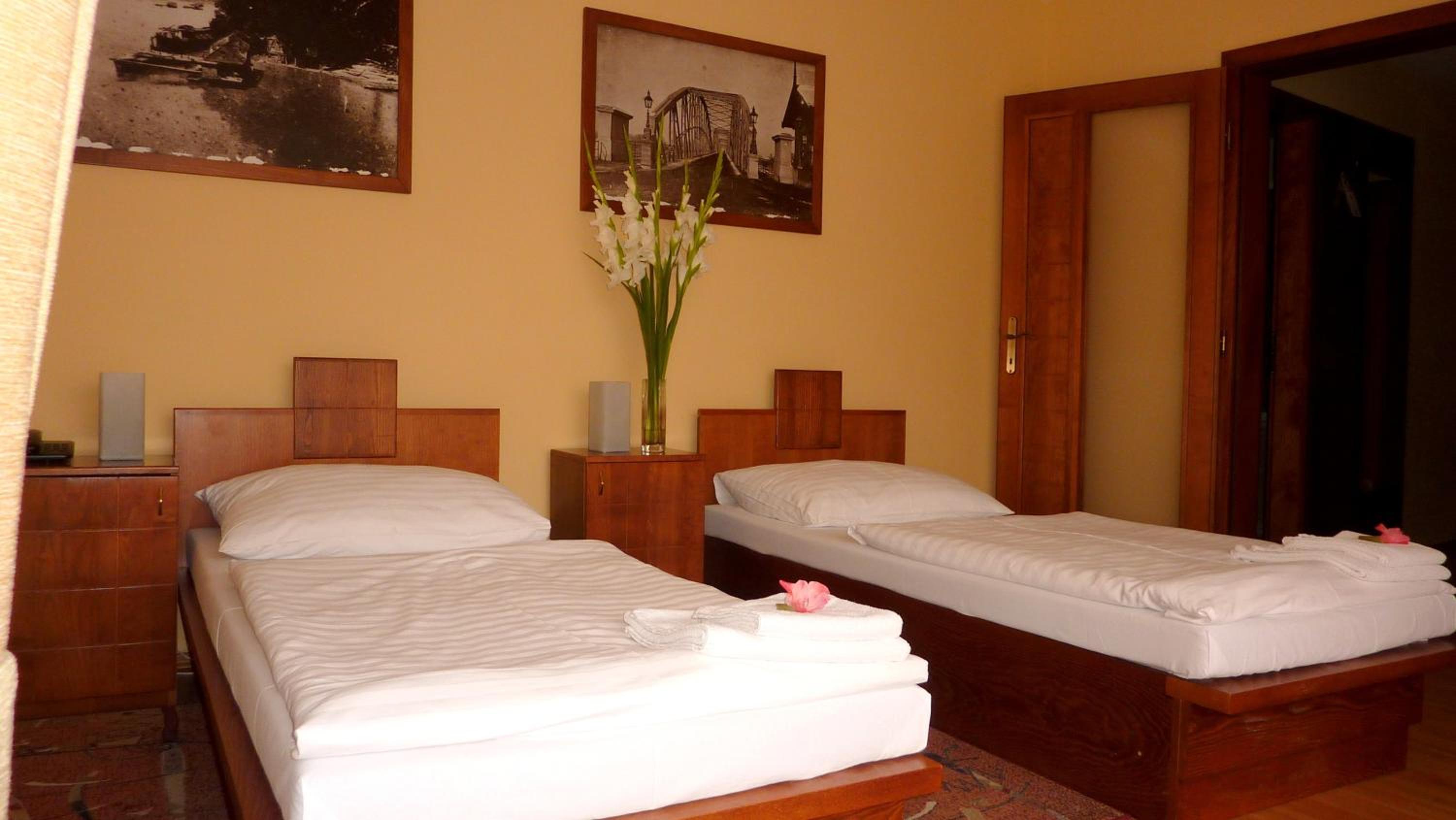 Double or Twin Room - Photo 9