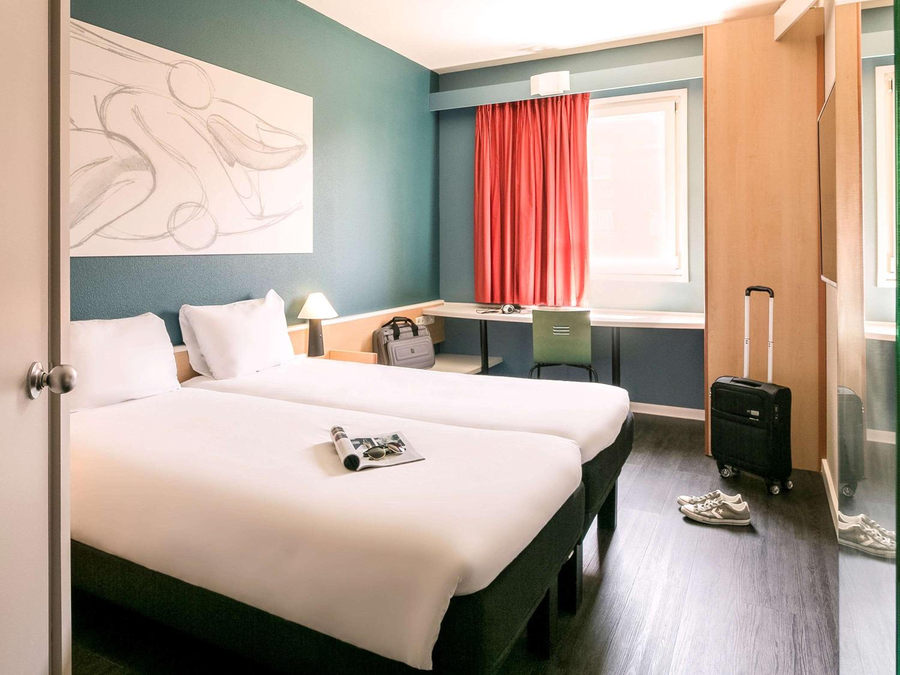 Twin Room - Photo 2